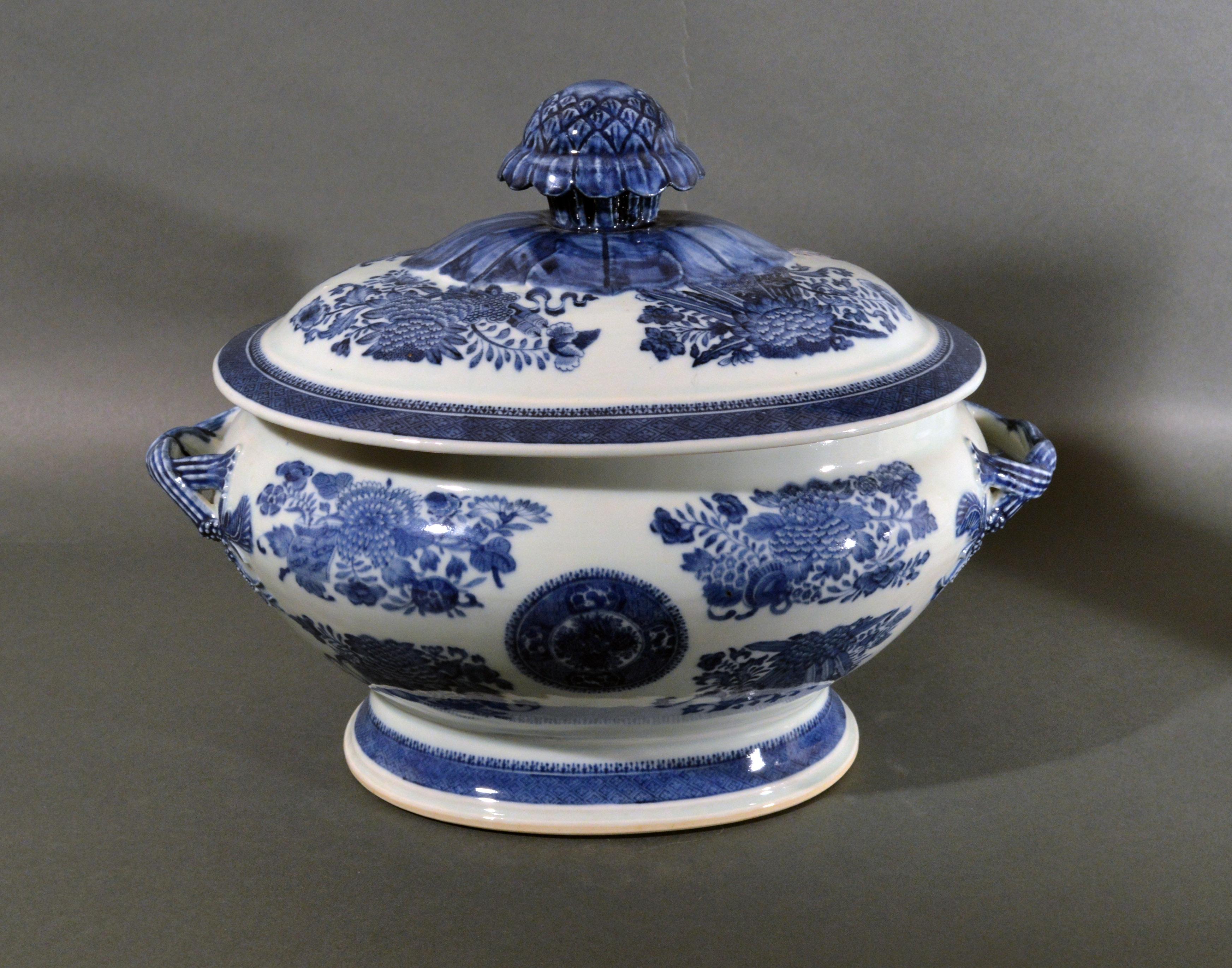 Late 18th Century Chinese Export Porcelain Blue Fitzhugh Soup Tureen and Stand 3