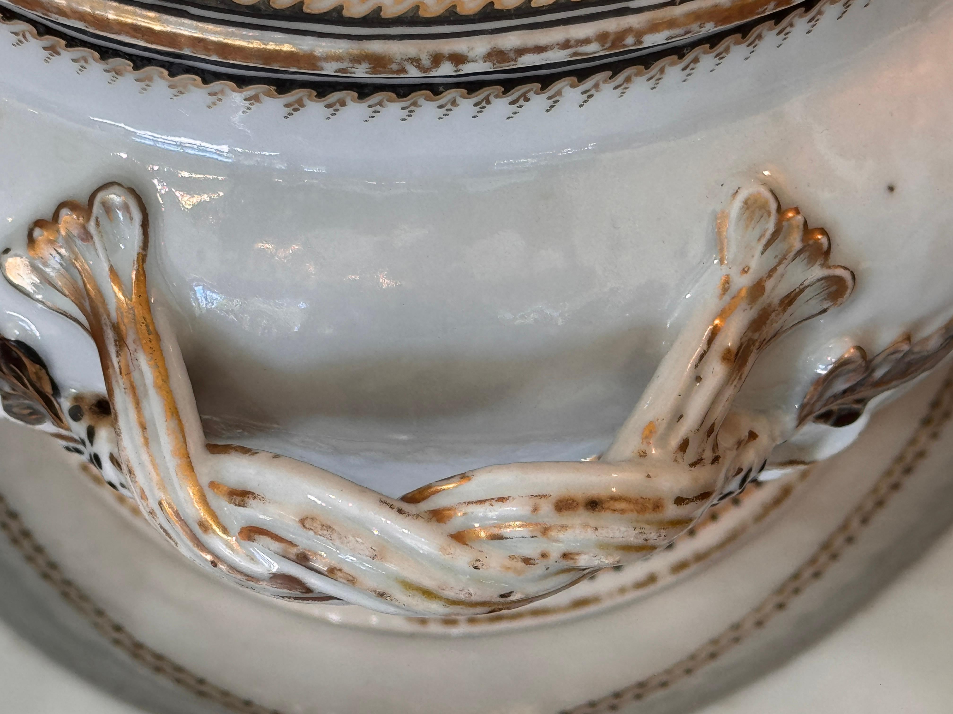 Late 18th Century Chinese Export Soup Tureen and Under Platter For Sale 8