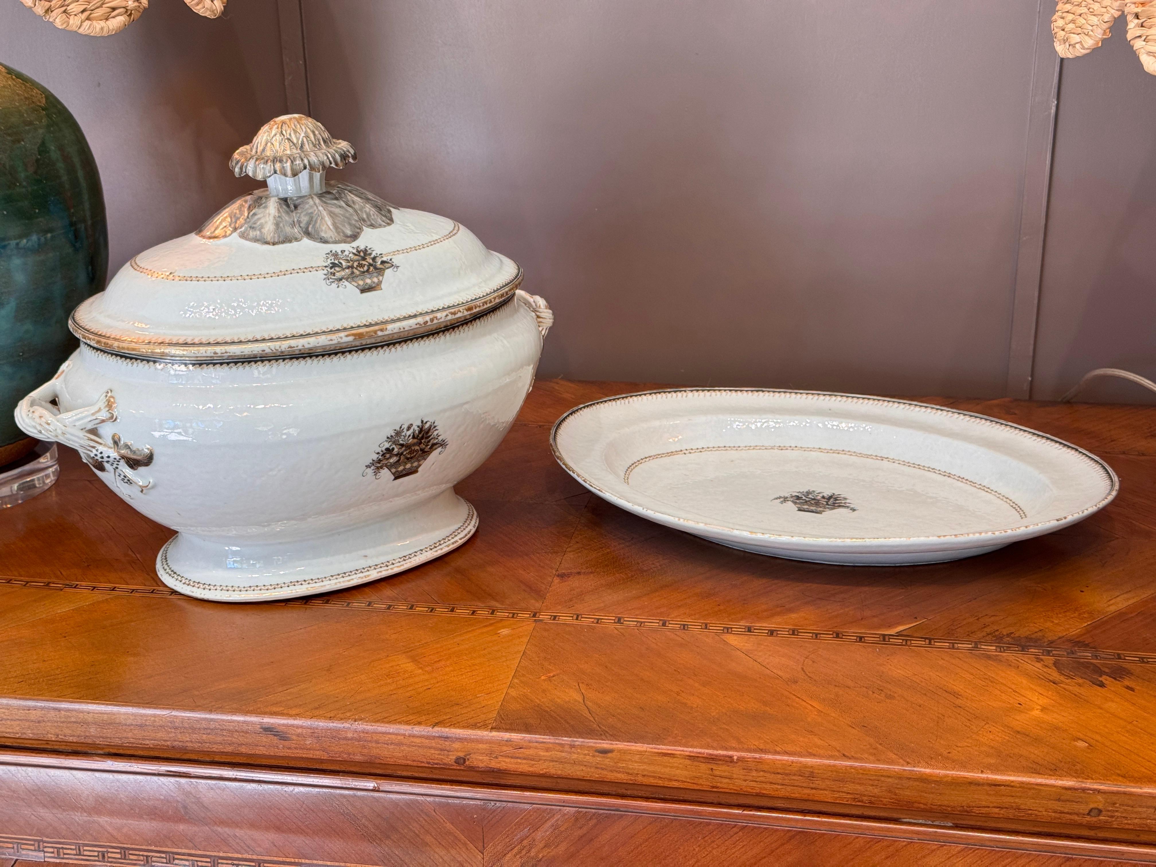 Porcelain Late 18th Century Chinese Export Soup Tureen and Under Platter For Sale