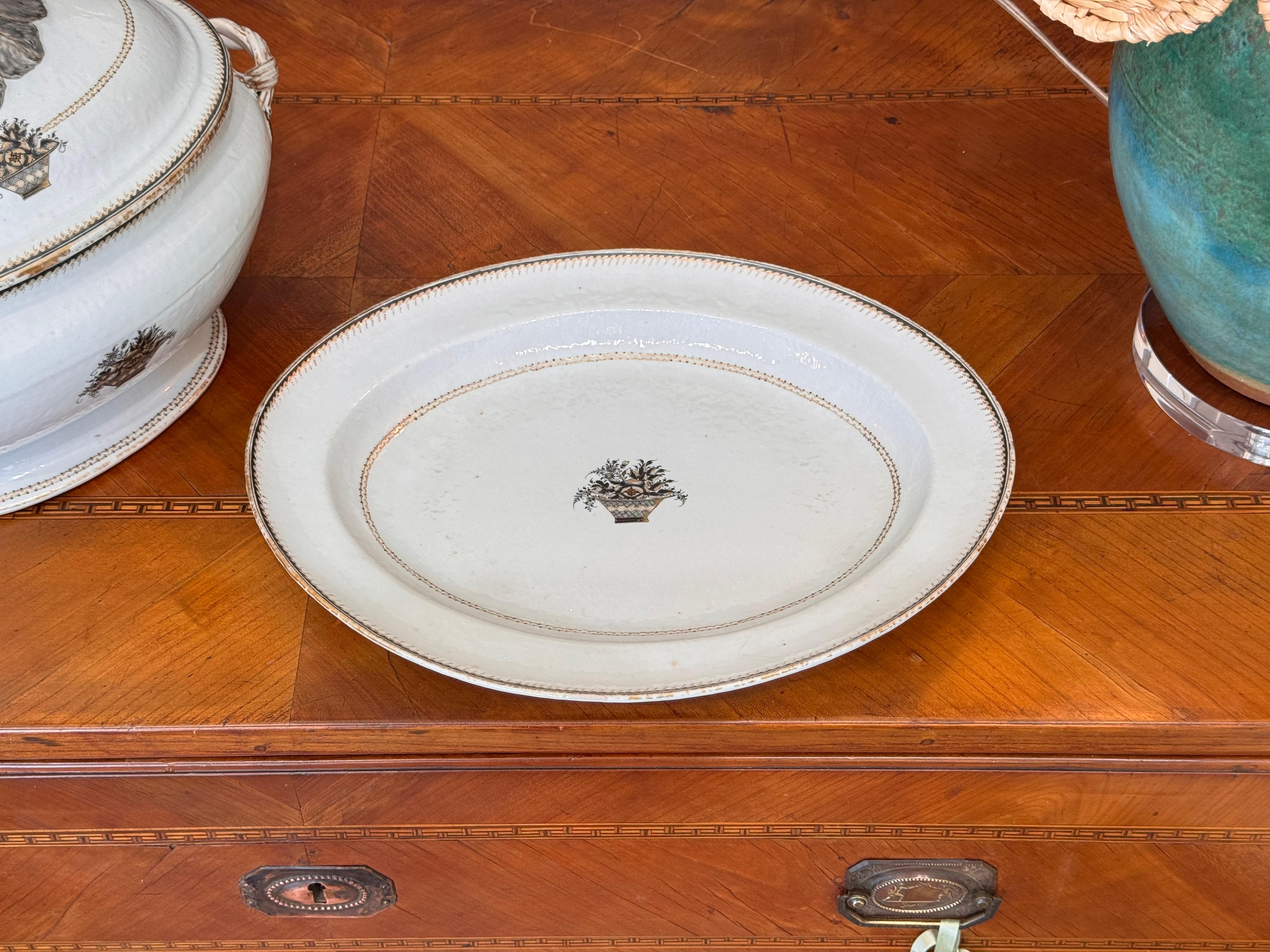 Late 18th Century Chinese Export Soup Tureen and Under Platter For Sale 1