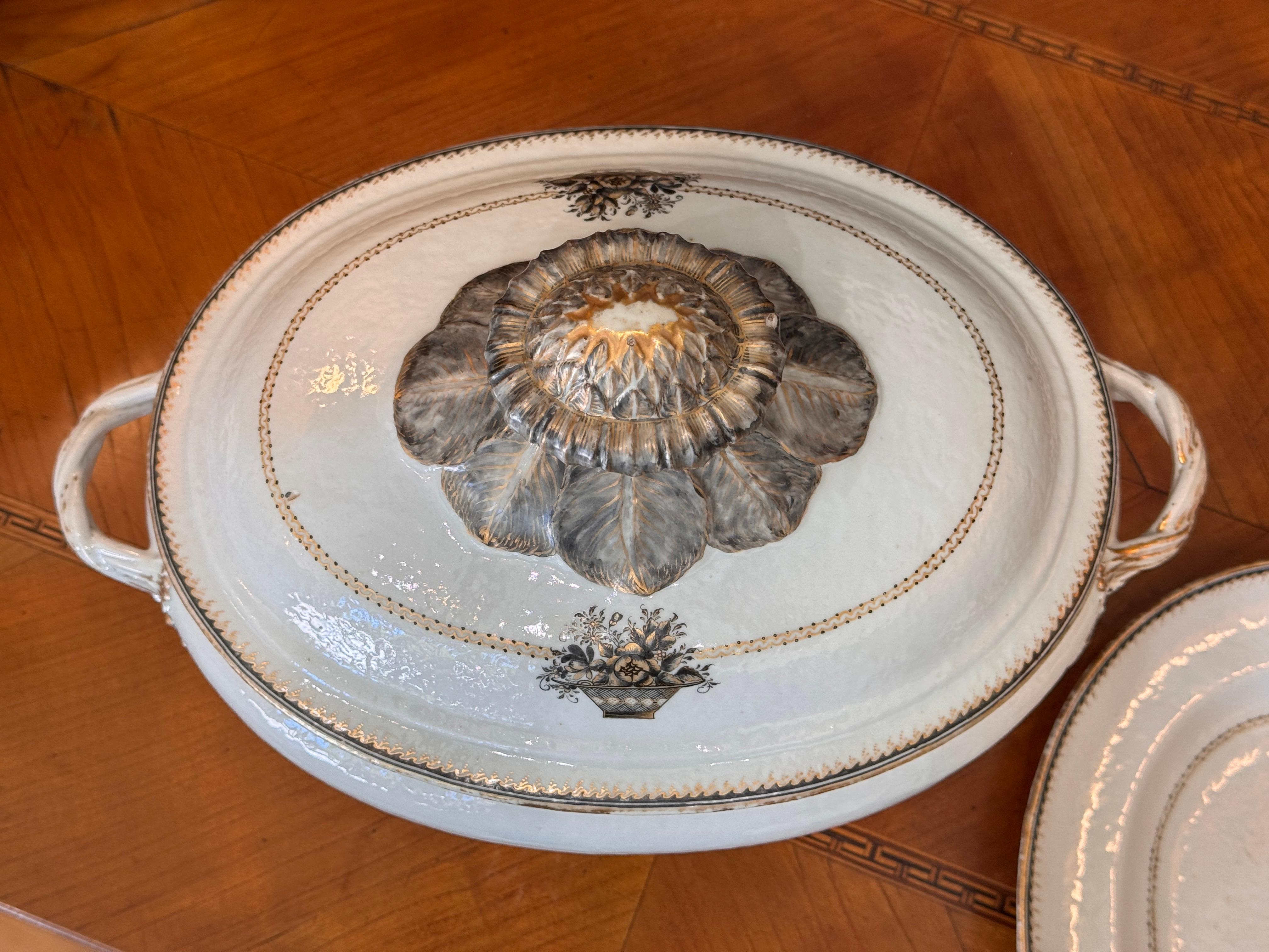 Late 18th Century Chinese Export Soup Tureen and Under Platter For Sale 2