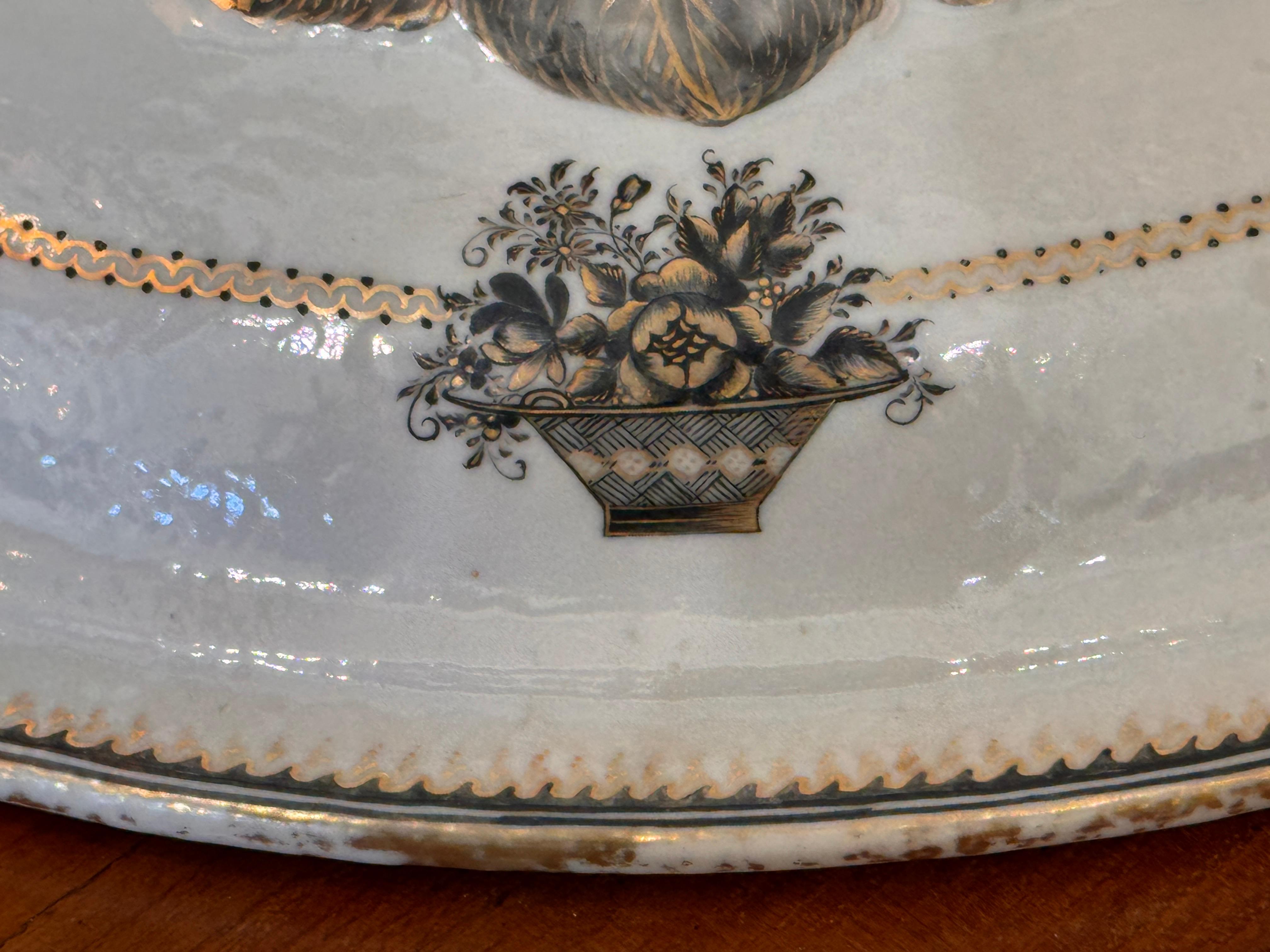 Late 18th Century Chinese Export Soup Tureen and Under Platter For Sale 5