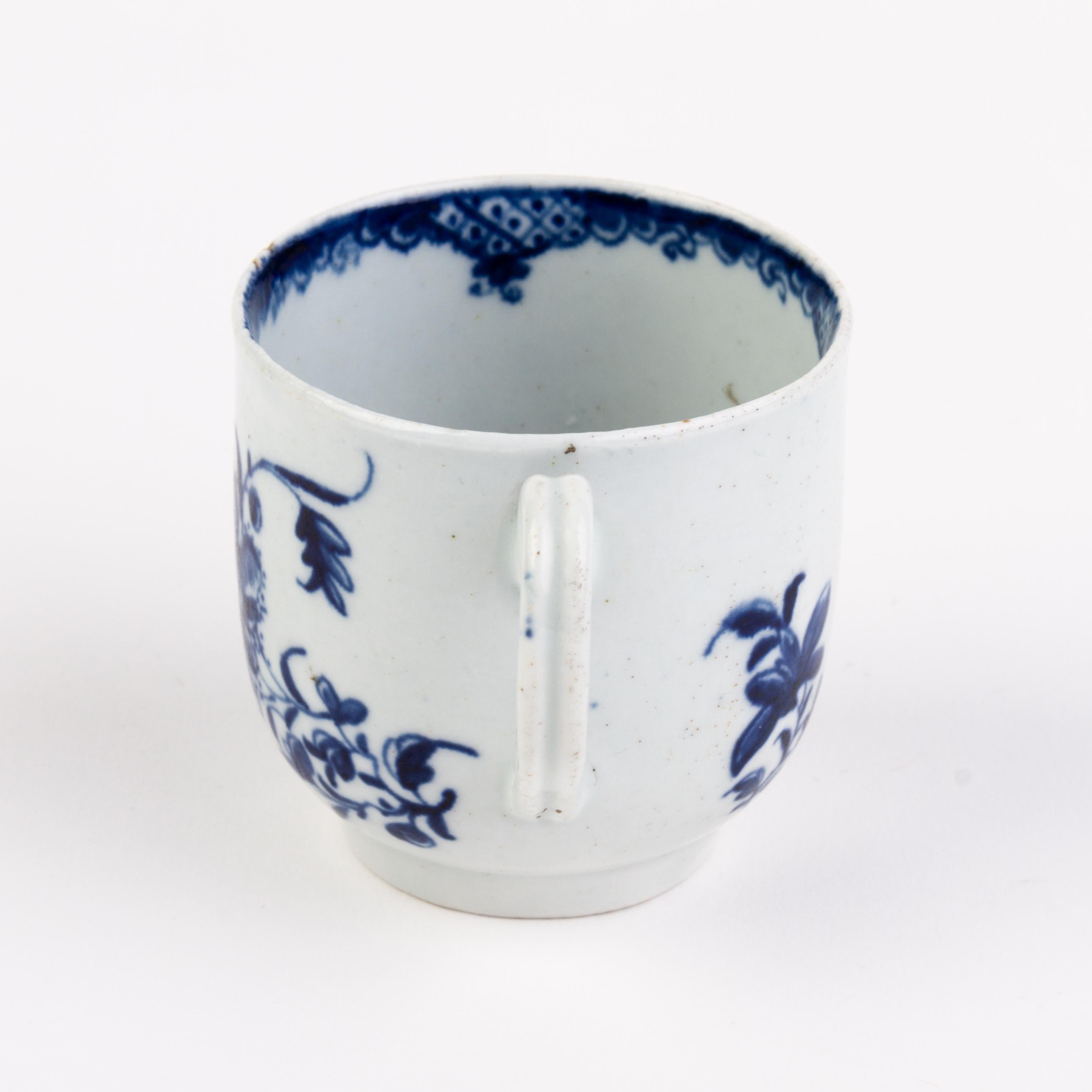 Late 18th Century Chinese Flowers Worcester Porcelain English Tea Cup In Good Condition For Sale In Nottingham, GB