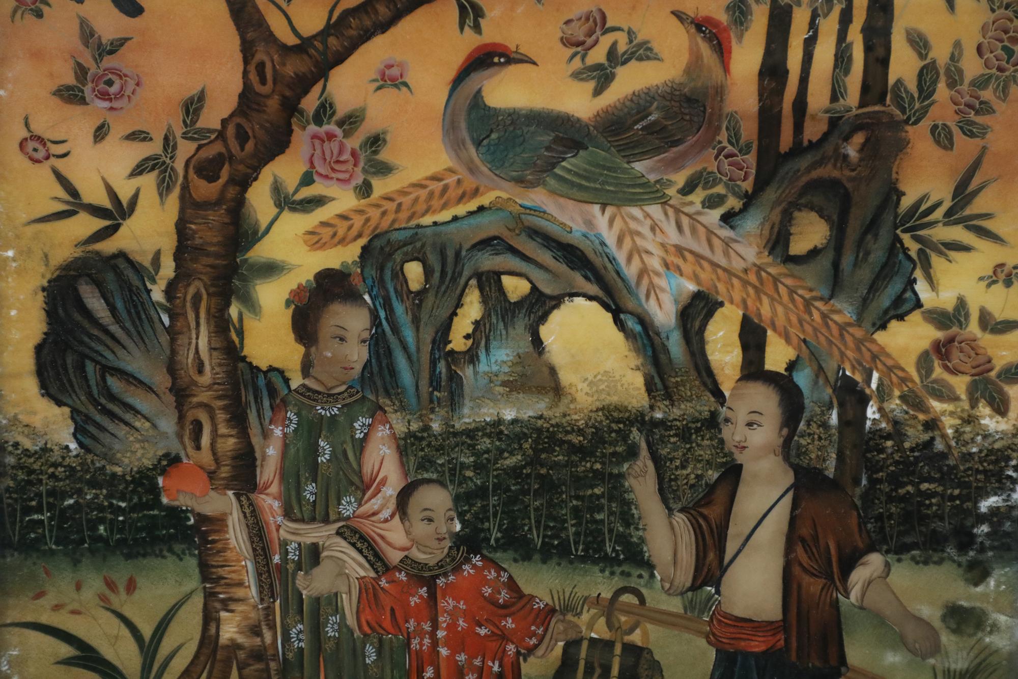 Late 18th Century Chinese Glass Painted Scene of a Family Gathering Fruit In Good Condition For Sale In New York, NY