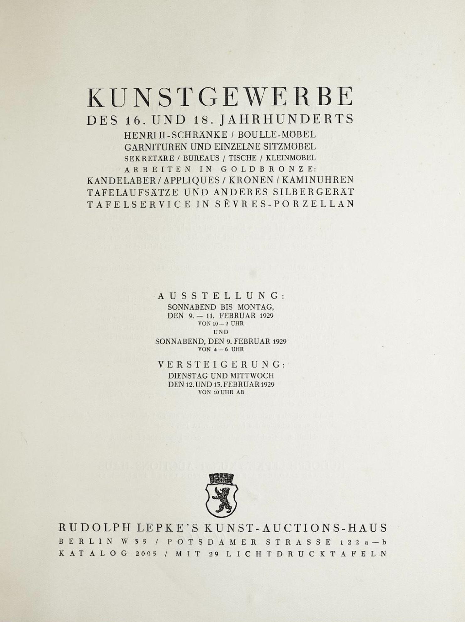 Cabinet de collection de la fin du XVIIIe siècle, en acajou avec marqueterie et orfèvrerie en vente 11