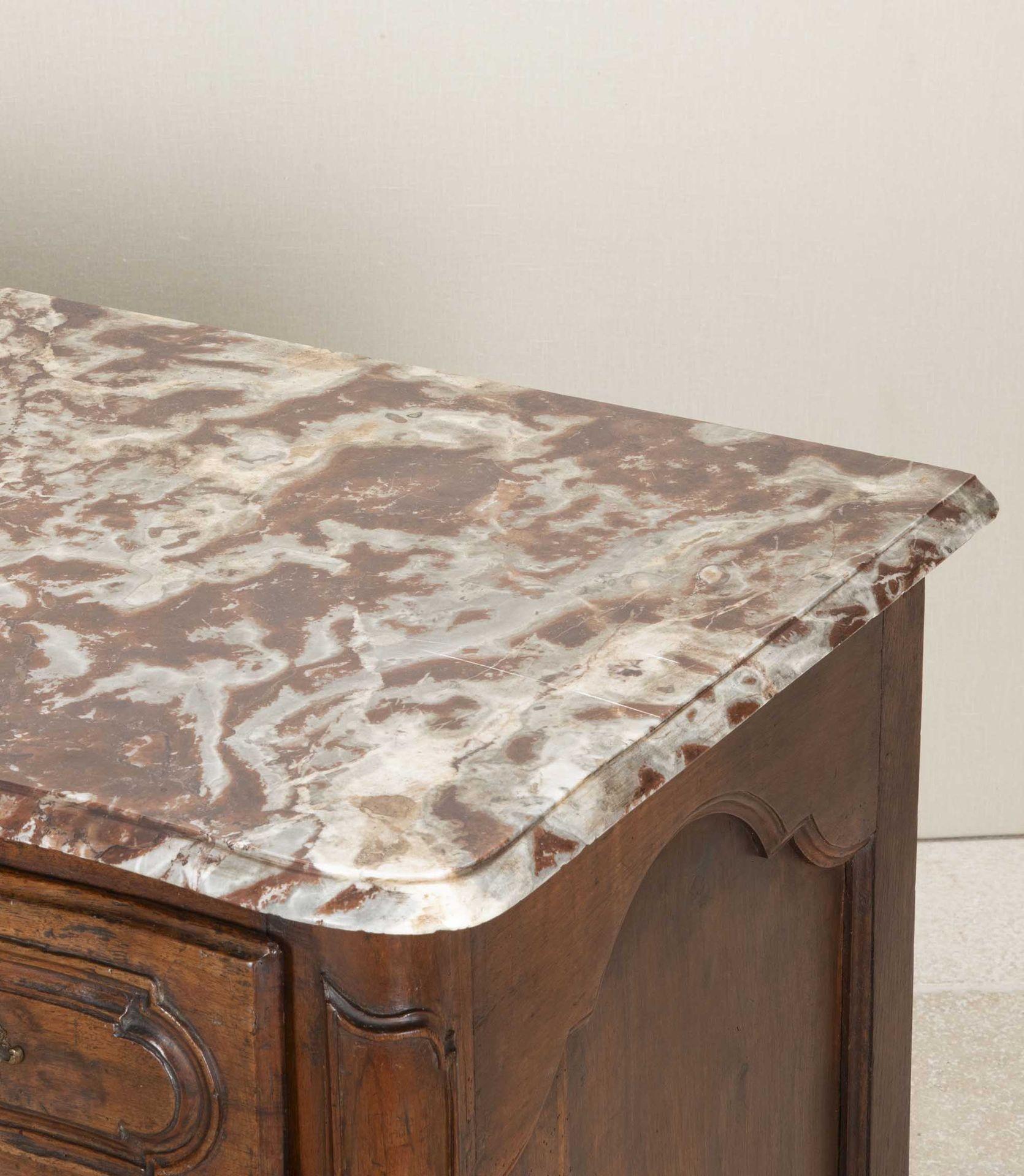 Late 18th Century Commode from the Rhône Valley For Sale 4