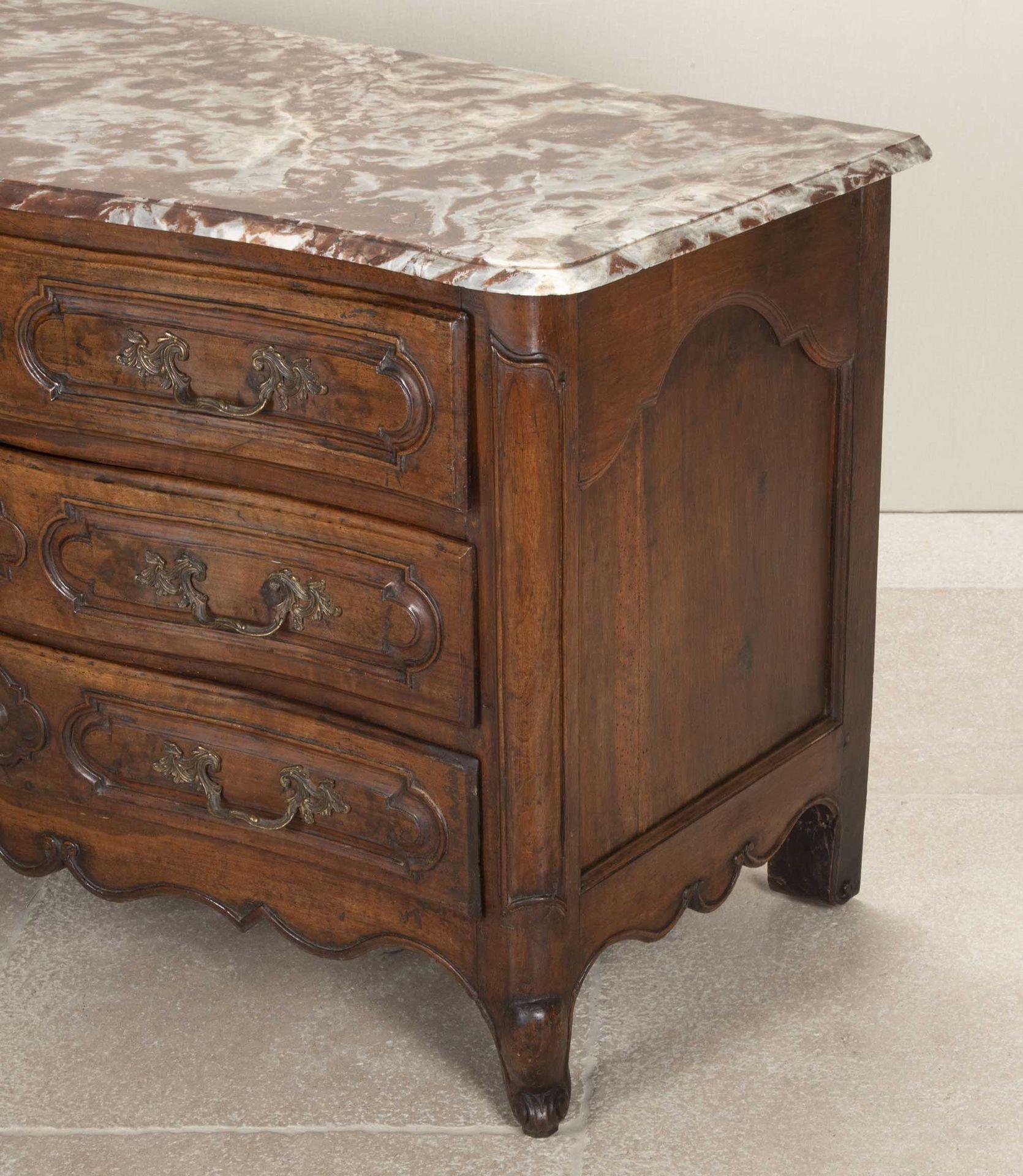 Late 18th Century Commode from the Rhône Valley In Good Condition For Sale In Gloucestershire, GB