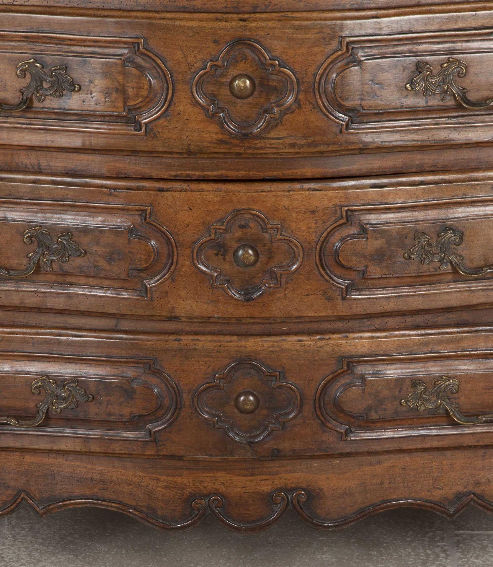 Late 18th Century Commode from the Rhône Valley For Sale 1