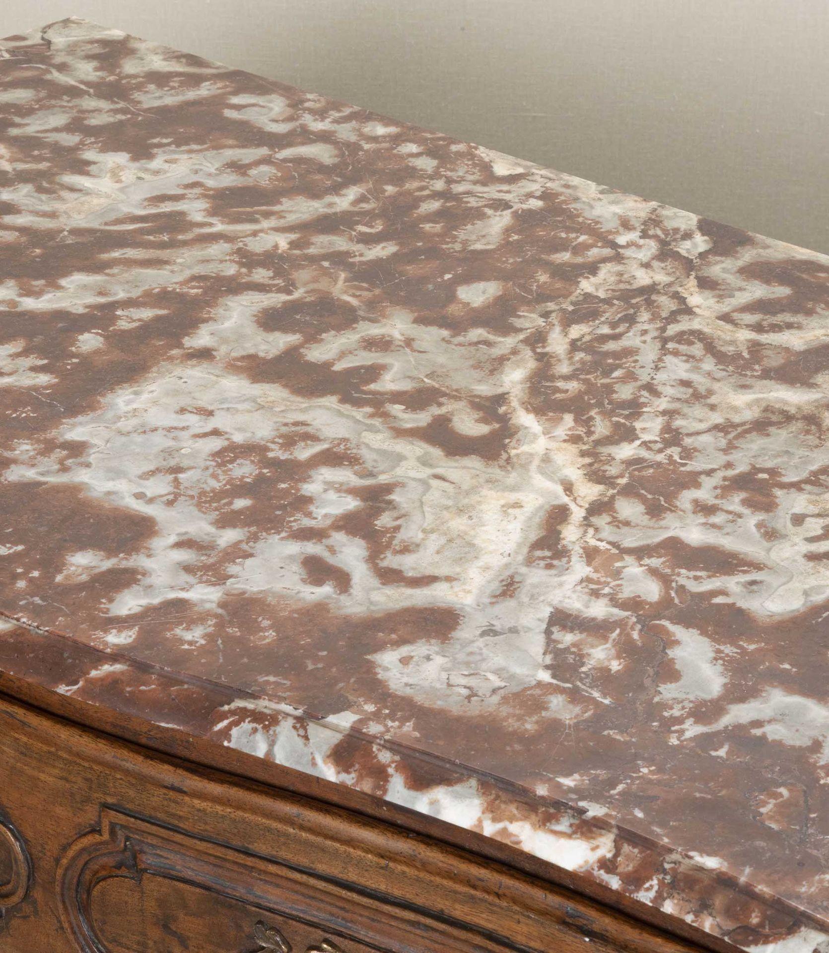 Late 18th Century Commode from the Rhône Valley For Sale 2