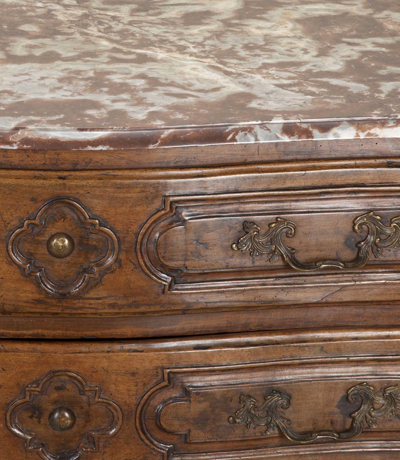 Late 18th Century Commode from the Rhône Valley For Sale 3