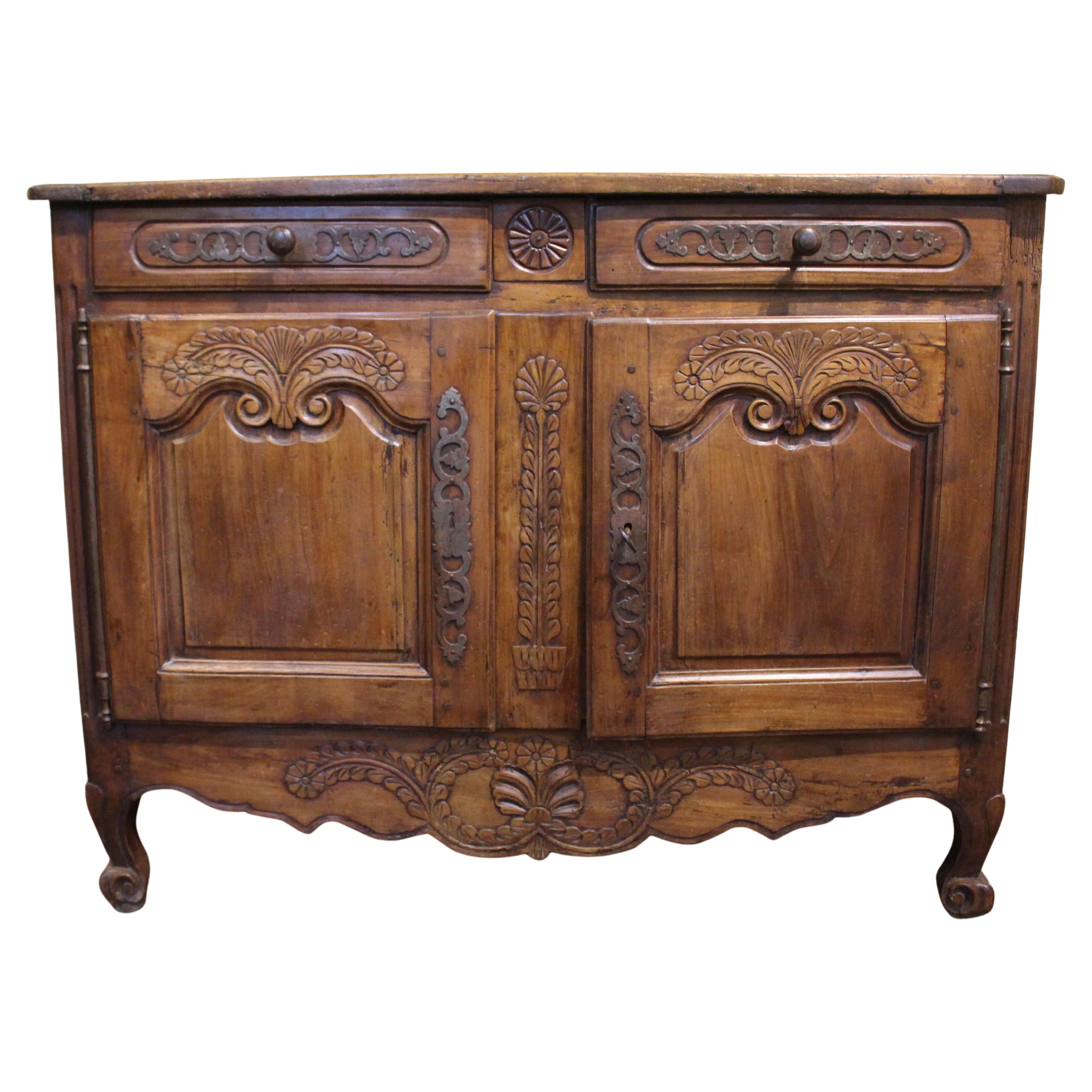 Late 18th Century Country French Buffet For Sale