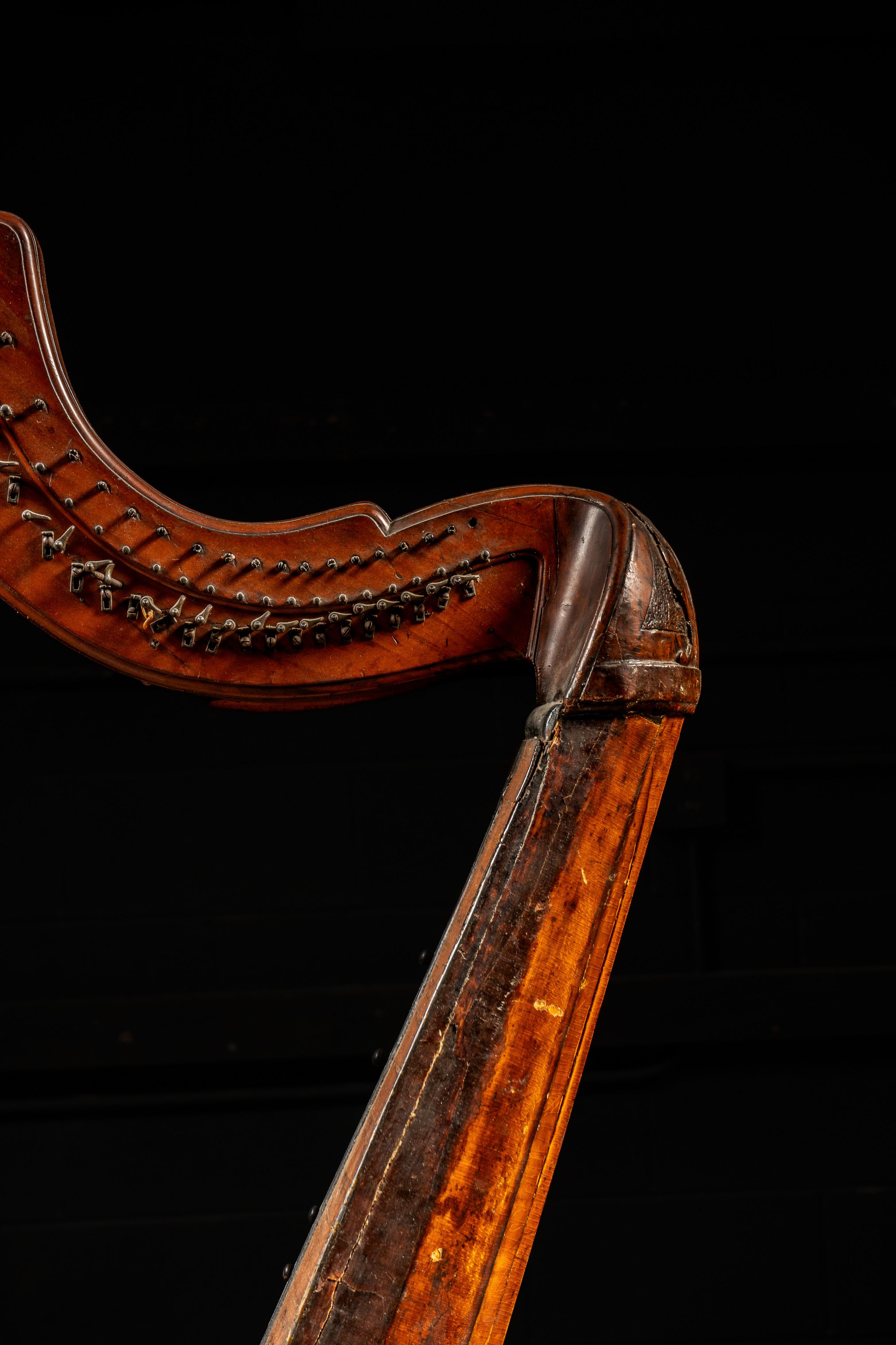 Cousineau Single Action Pedal Harp aus dem späten 18. Jahrhundert (Holz) im Angebot