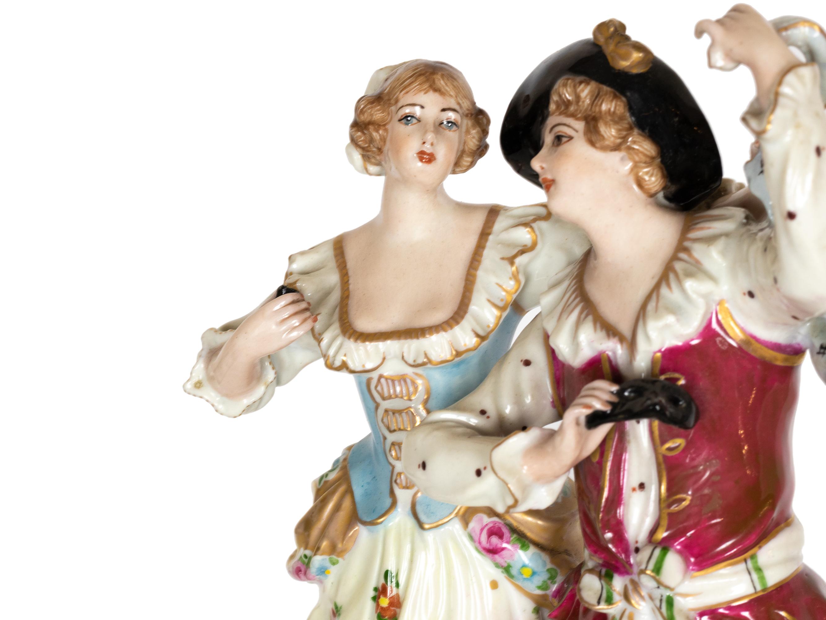 Estatuilla de pareja de baile de finales del siglo XVIII, de Volksted Pintado a mano en venta
