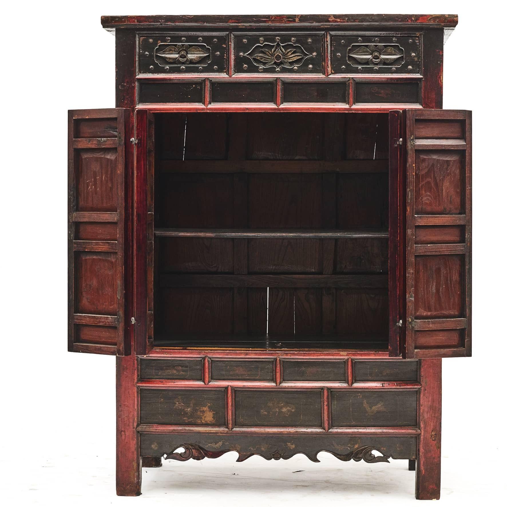 Qing Late 18th Century Decorated Cabinet from Shanxi, China For Sale