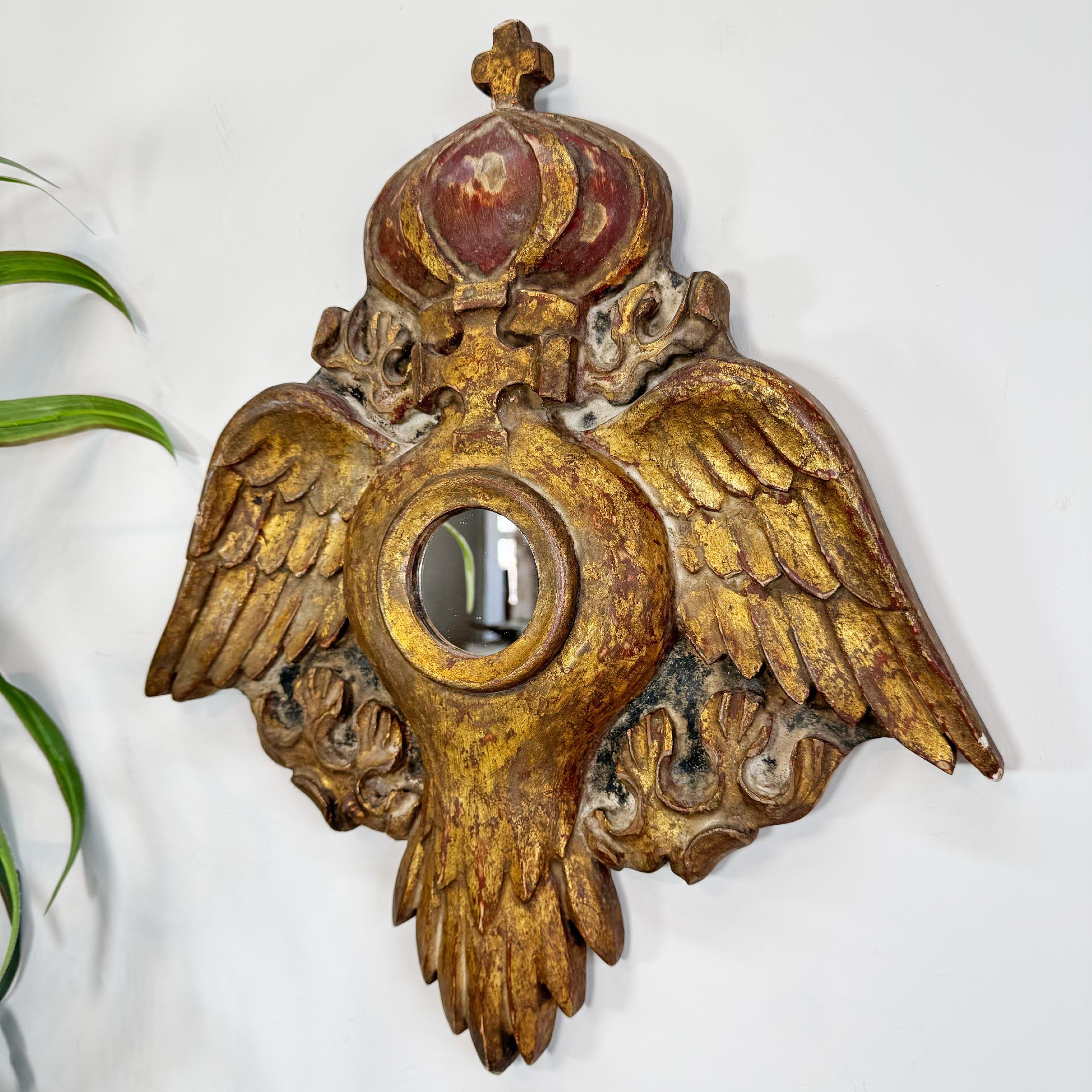 Late 18th Century Decorative Giltwood Church Mirror with Wings and Crown In Good Condition In Hastings, GB