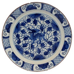 Cargador azul y blanco de Delft de finales del siglo XVIII