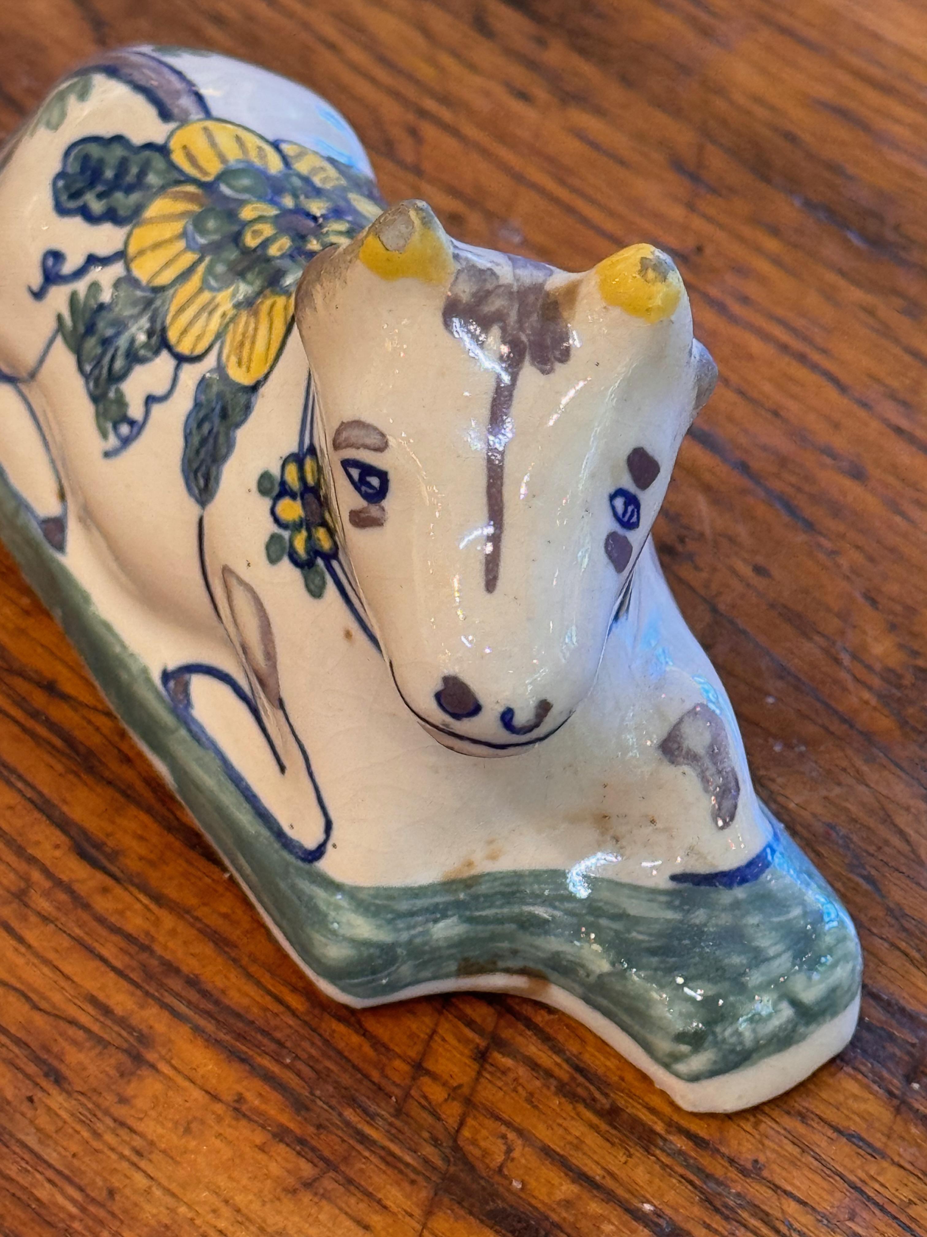 Faïence de Delft Figurine de vache de Delft de la fin du XVIIIe siècle en vente