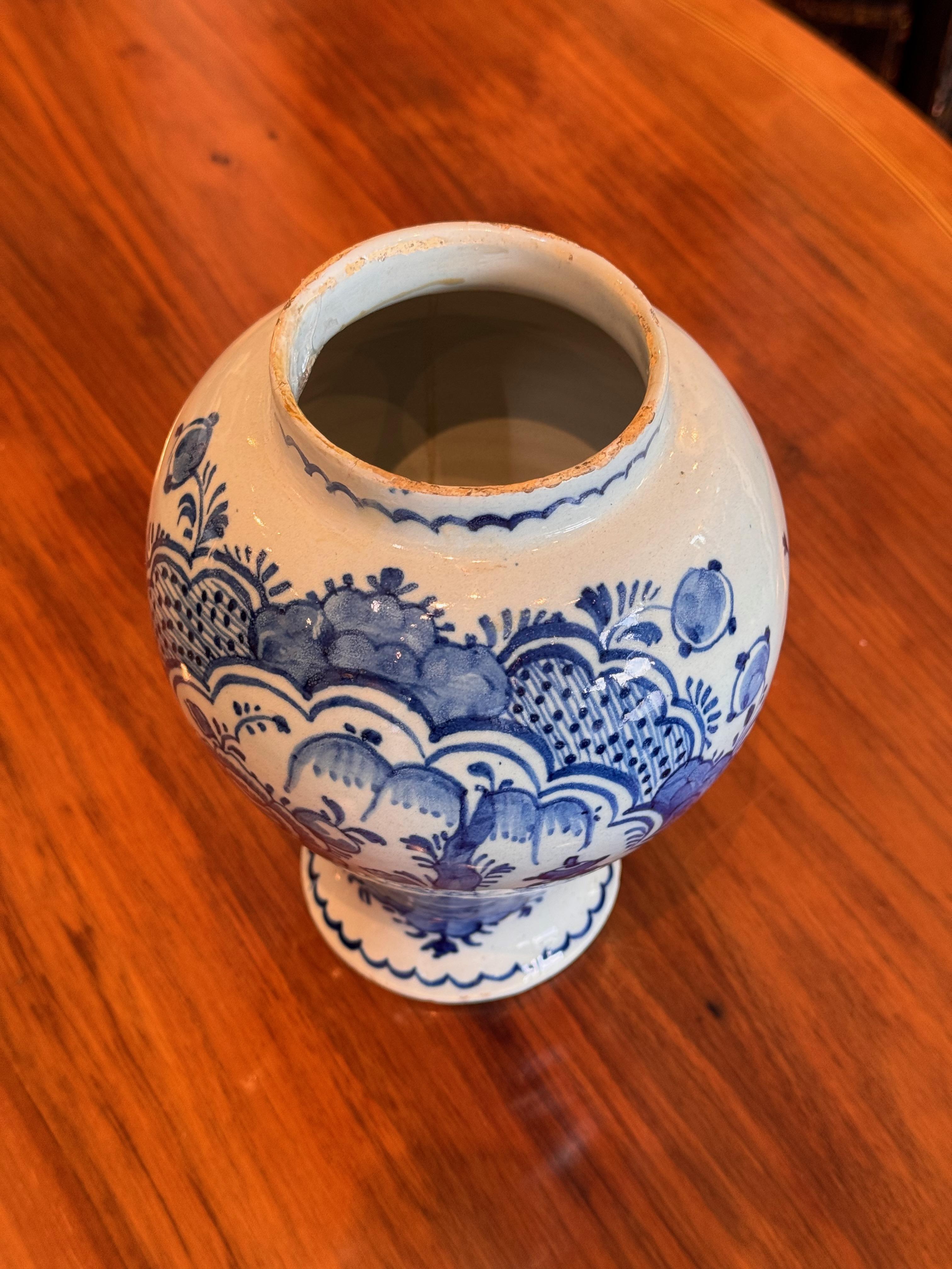 Jarre de Delft de la fin du 18e siècle Bon état - En vente à Charlottesville, VA