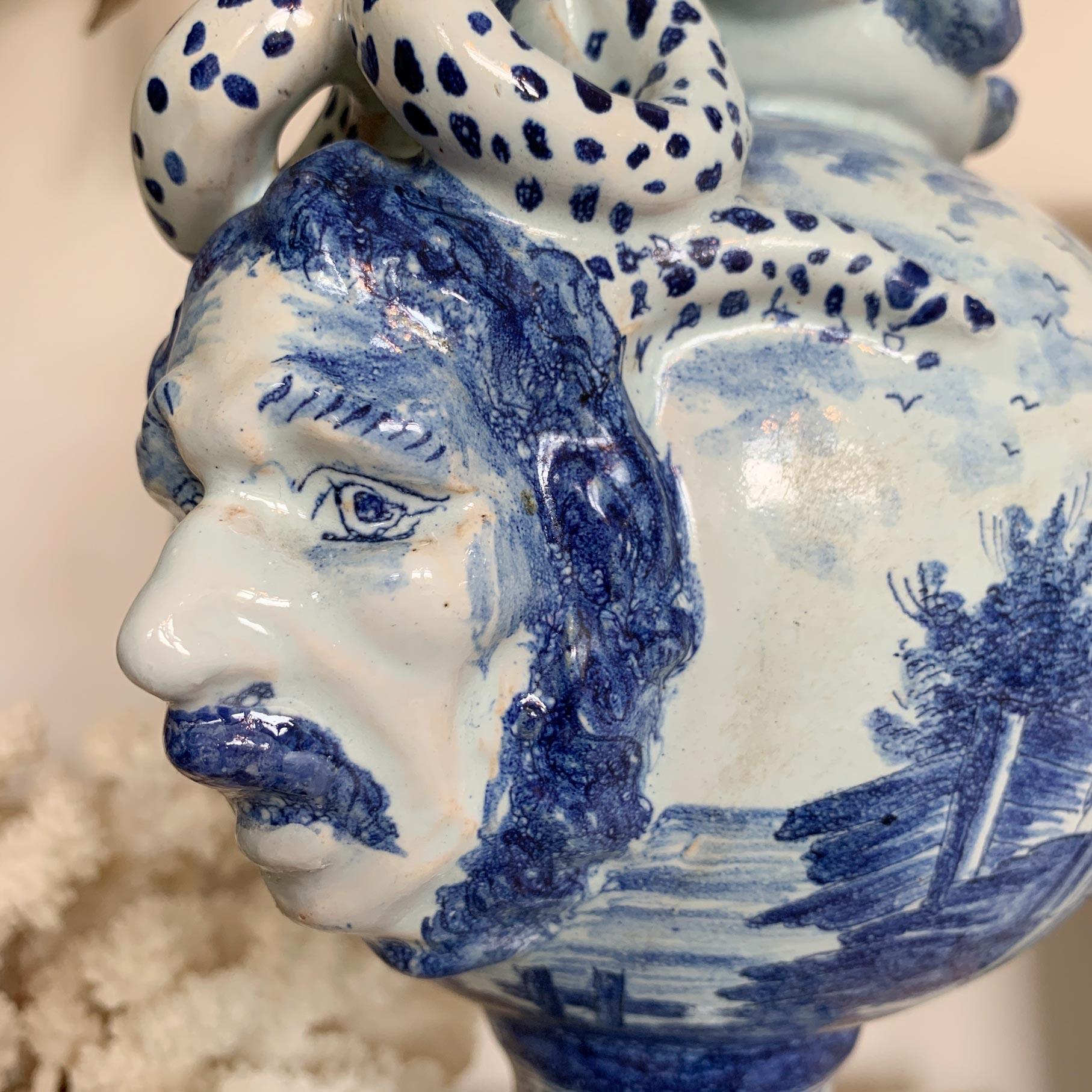 Spätes 18. Jh. Delft-Stil Bacchus-Vase mit Schlangengriff Blau & Weiß (Französisch) im Angebot