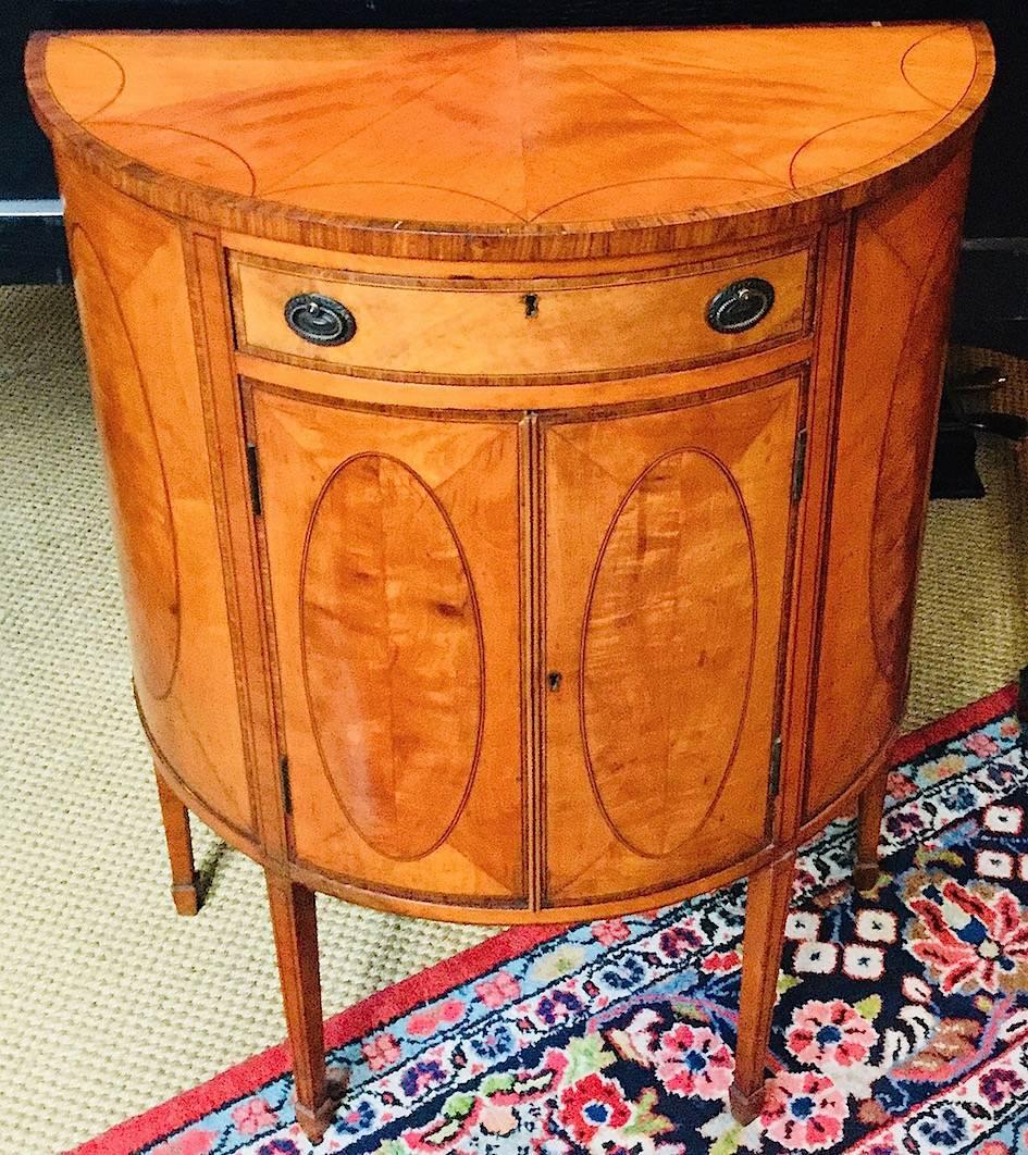 Late 18th Century Demilune Satinwood Commode, circa 1780 For Sale 3