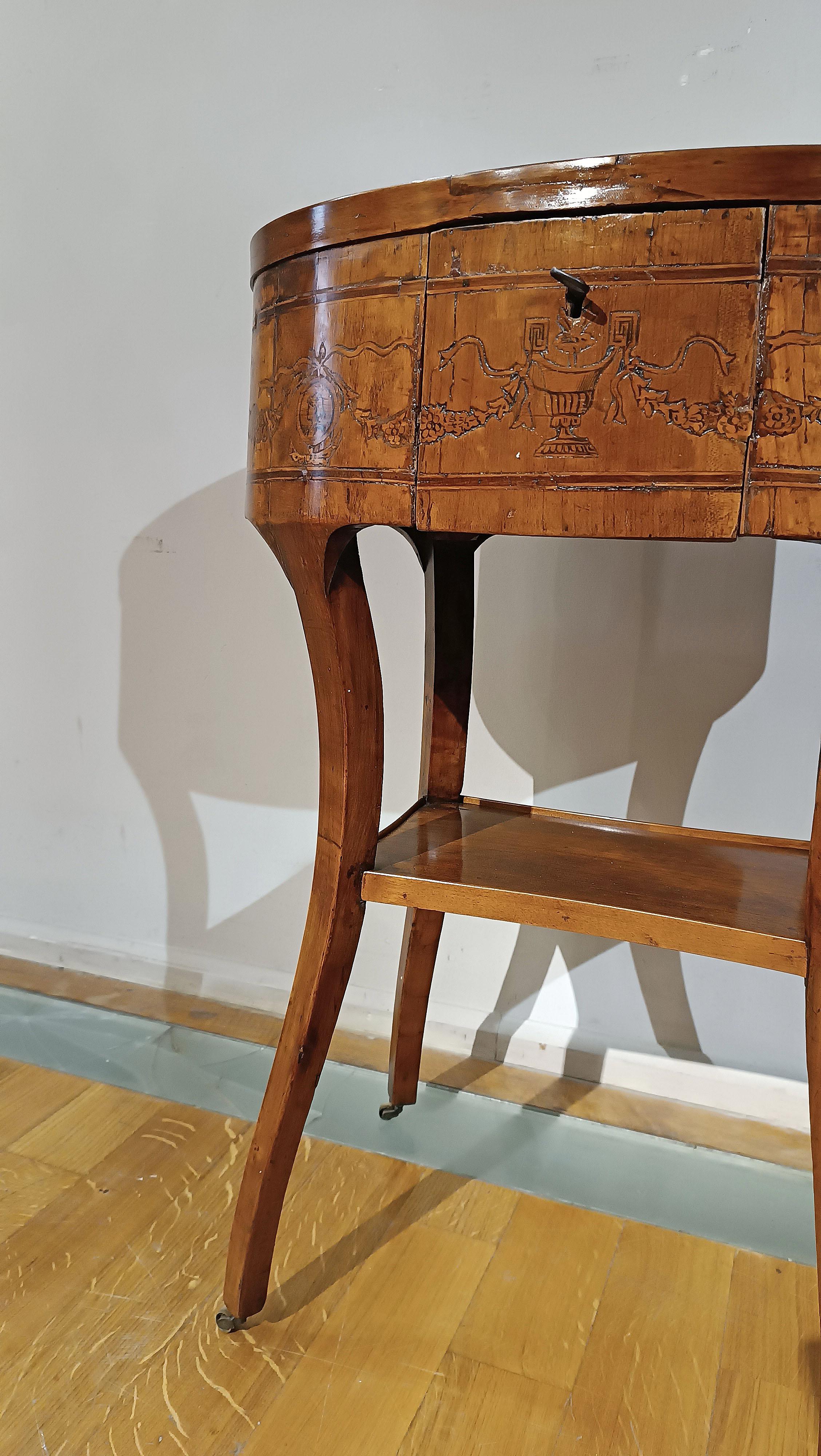 TABLE À CAFÉ DIRECTOIRE DE LA FIN DU XVIIIe SIÈCLE AVEC MARQUETTES en vente 6
