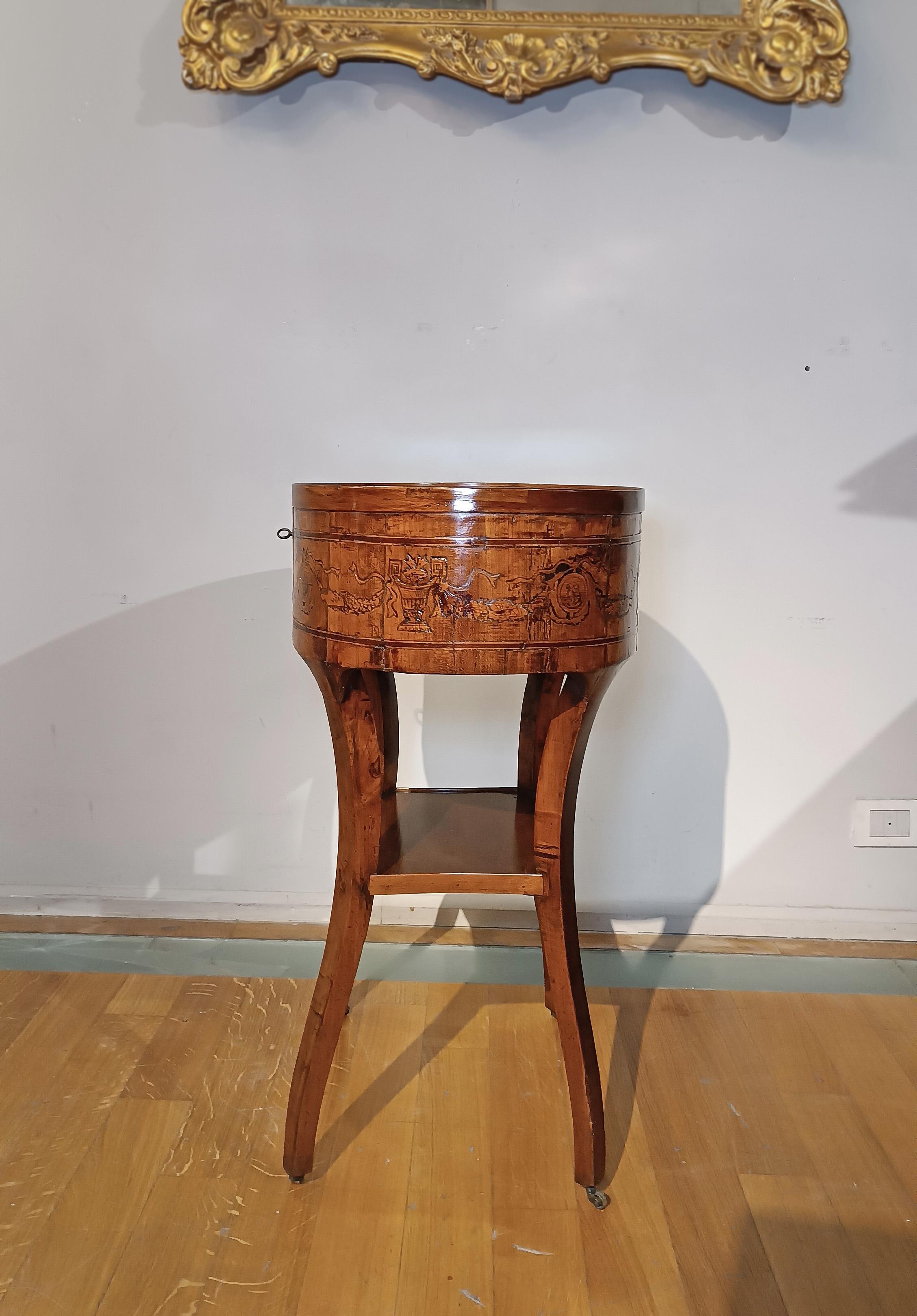 TABLE À CAFÉ DIRECTOIRE DE LA FIN DU XVIIIe SIÈCLE AVEC MARQUETTES en vente 7
