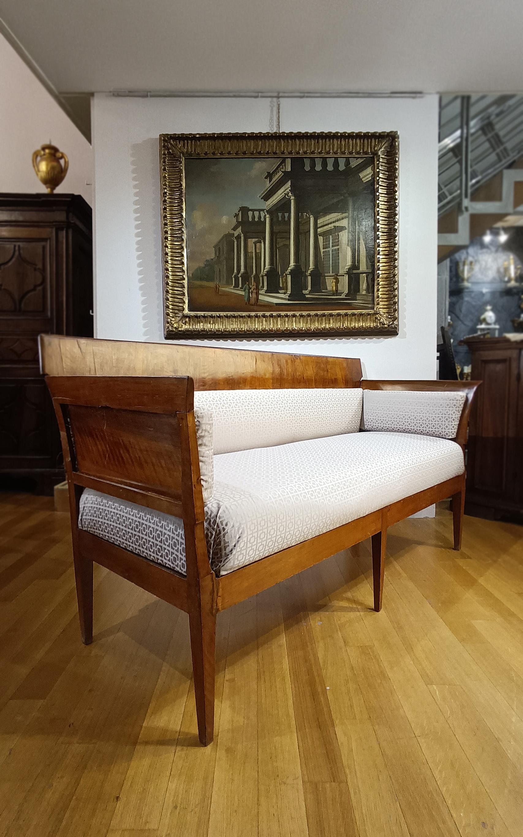 Directoire LATE 18th CENTURY DIRECTOIRE PERIOD WALNUT SOFA For Sale
