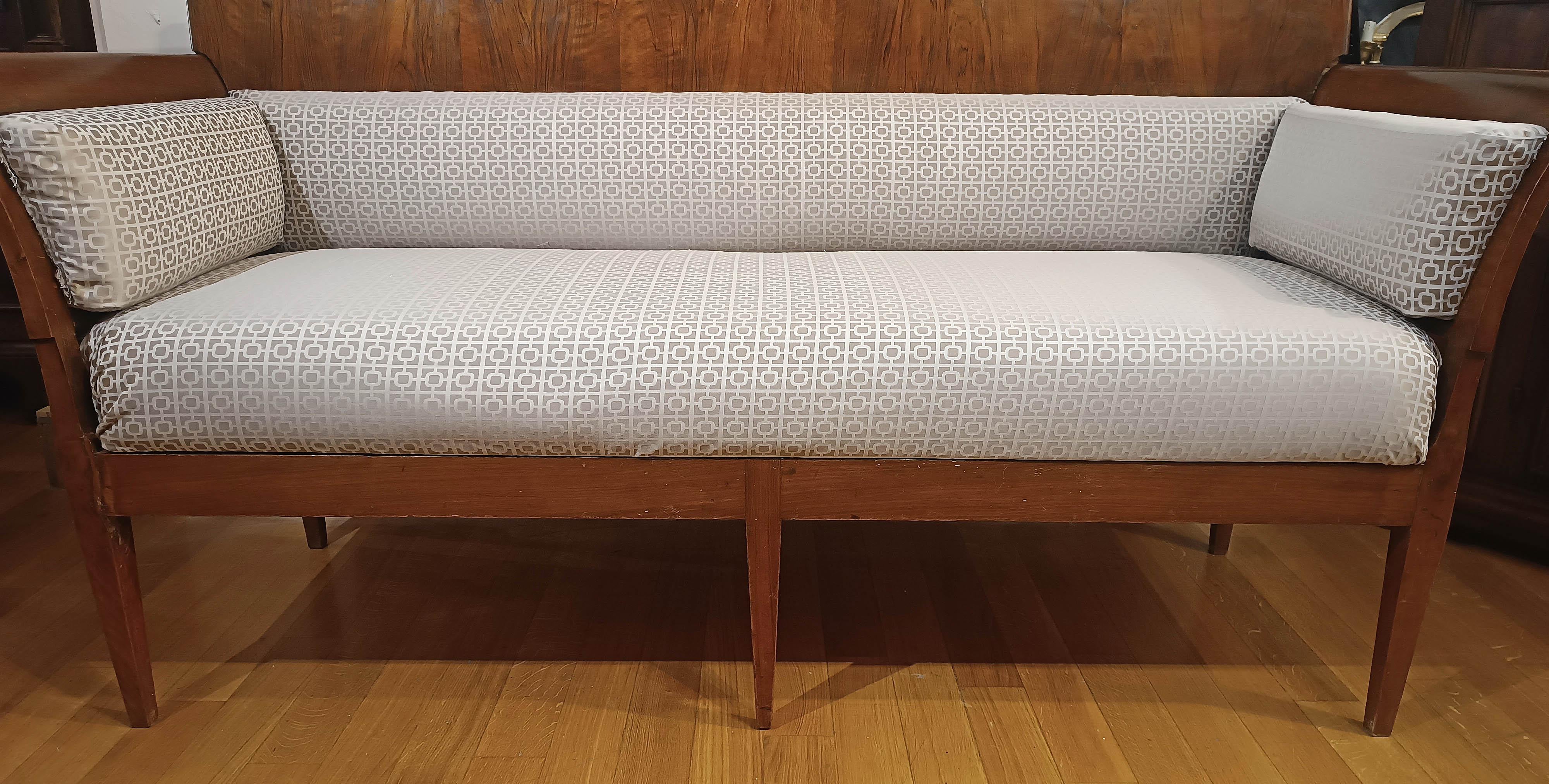18th Century LATE 18th CENTURY DIRECTOIRE PERIOD WALNUT SOFA For Sale
