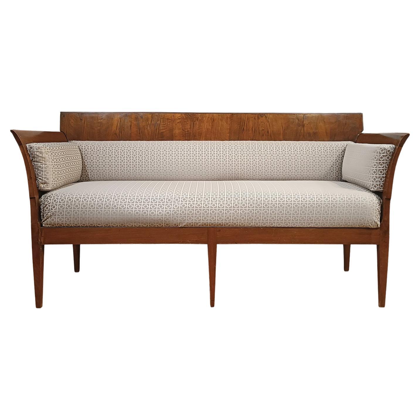 LATE 18th CENTURY DIRECTOIRE PERIOD WALNUT SOFA For Sale