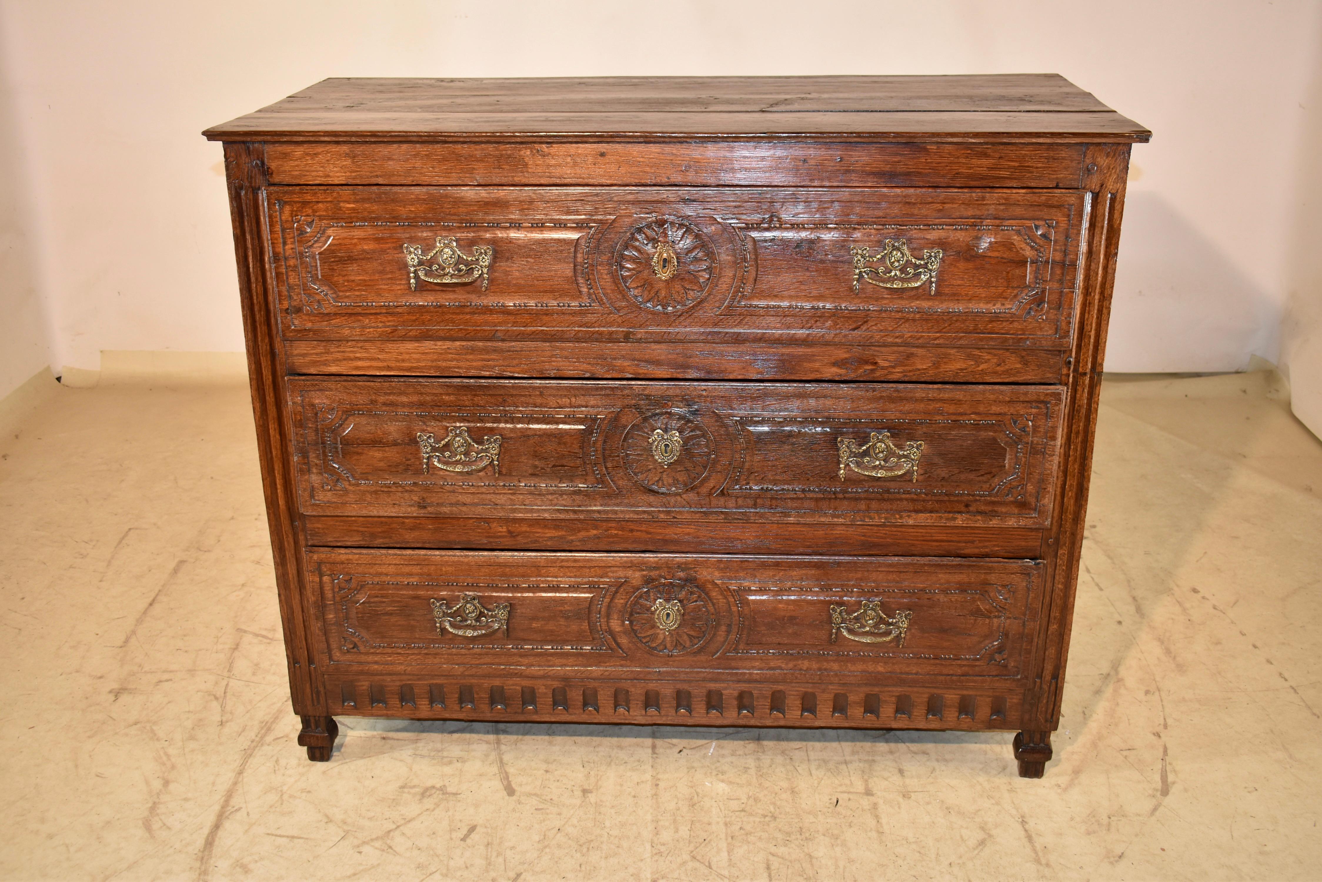 Late 18th Century Directoire Provençal Oak Commode For Sale 4