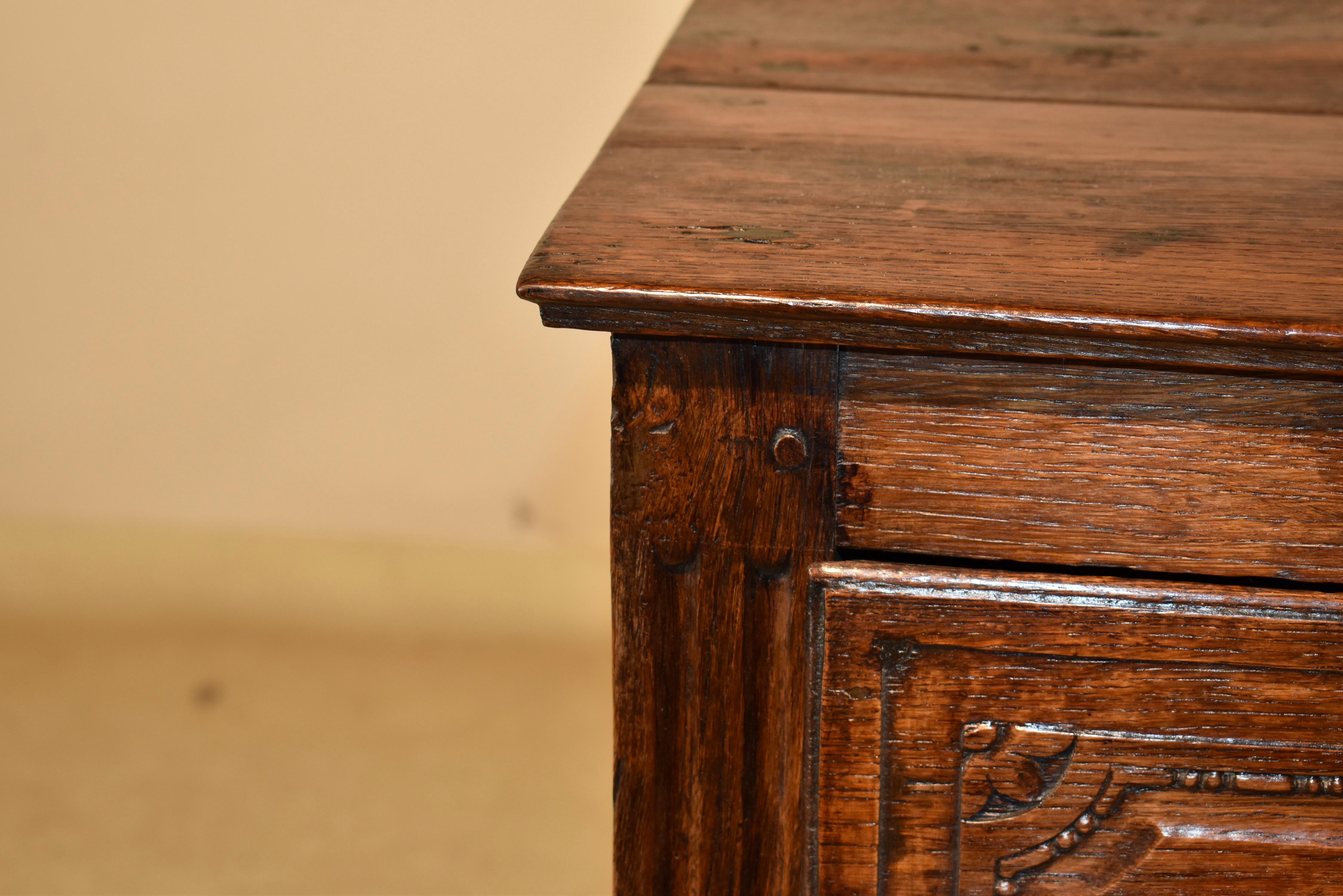 Late 18th Century Directoire Provençal Oak Commode For Sale 5