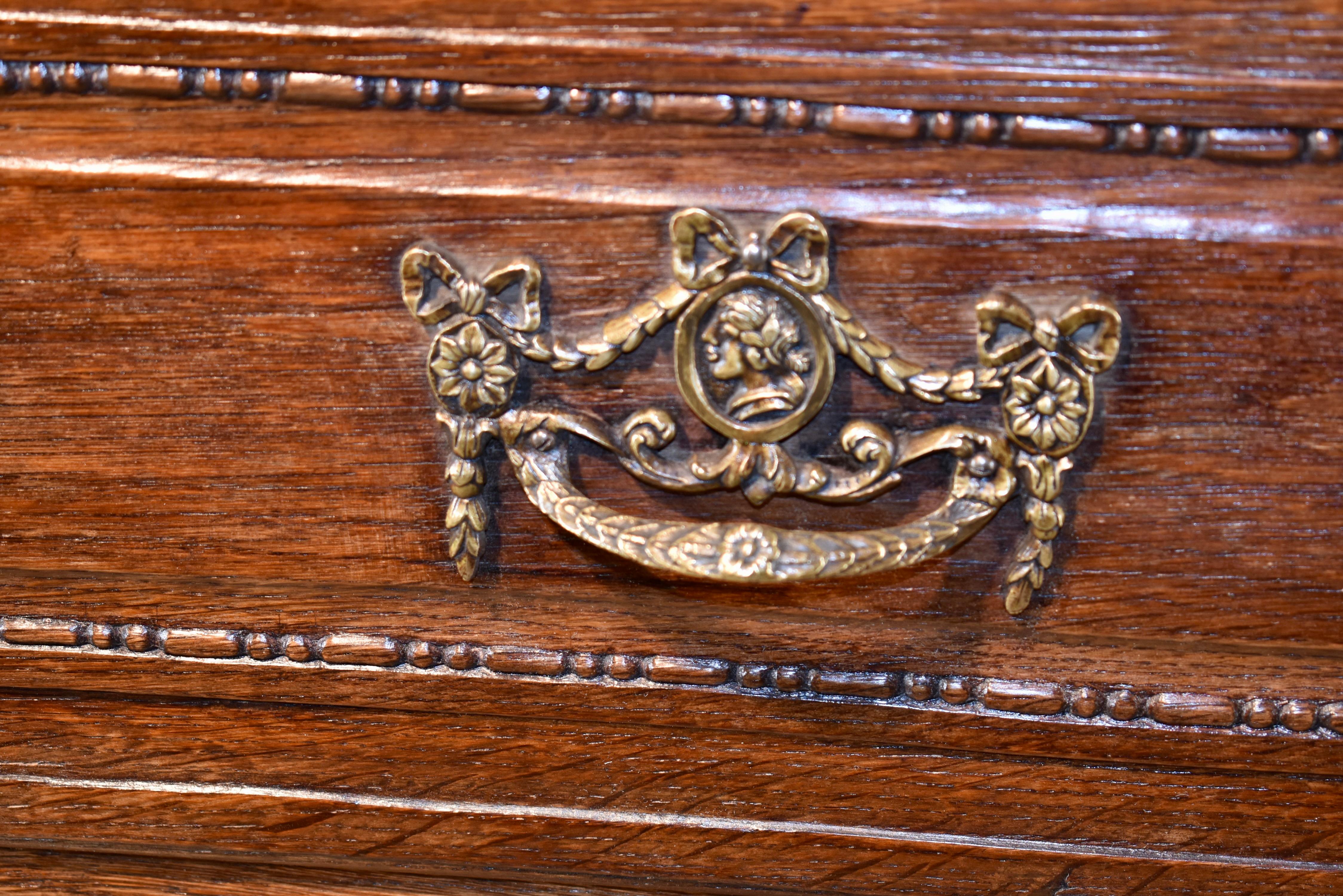 Late 18th Century Directoire Provençal Oak Commode For Sale 6