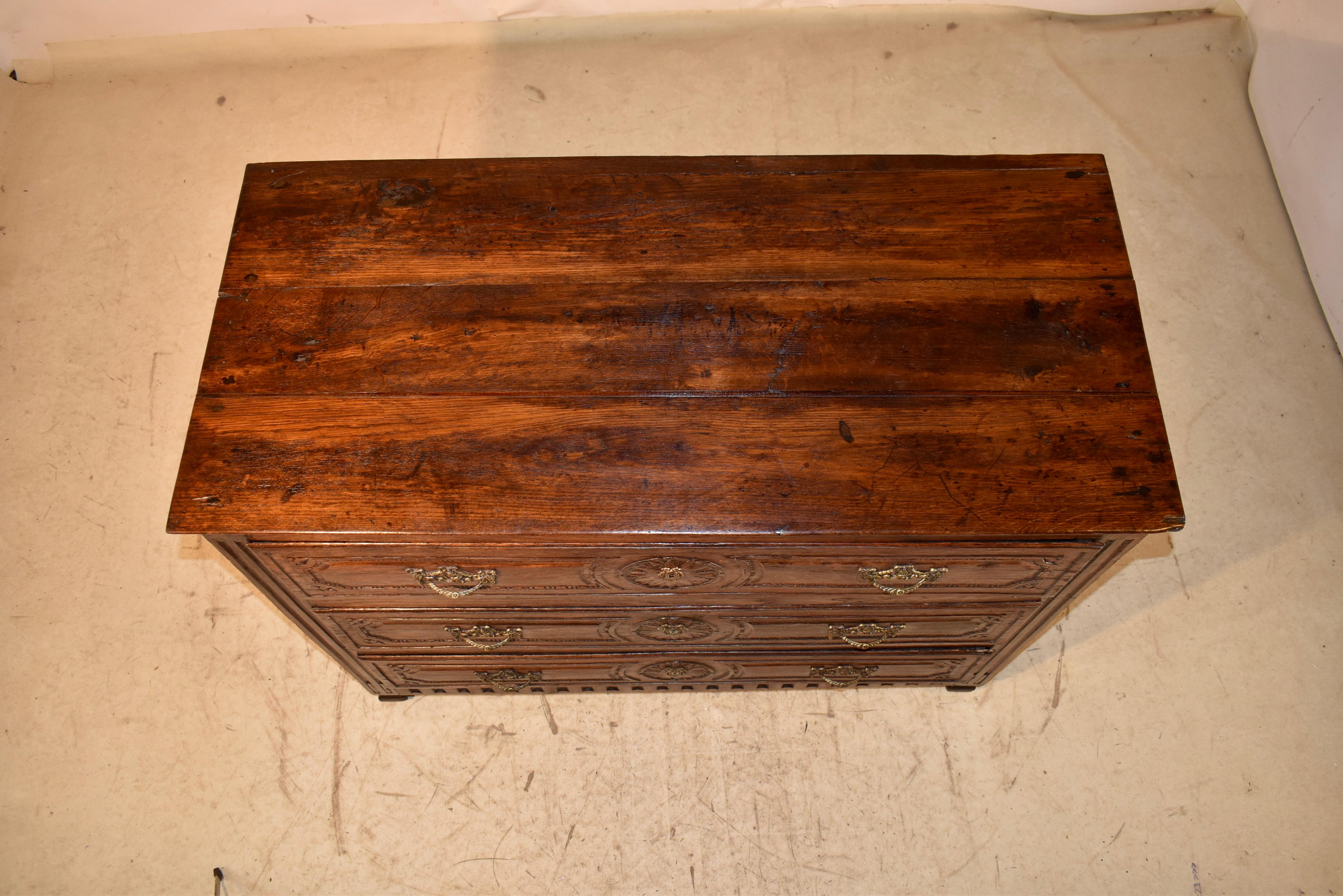 Late 18th Century Directoire Provençal Oak Commode For Sale 7