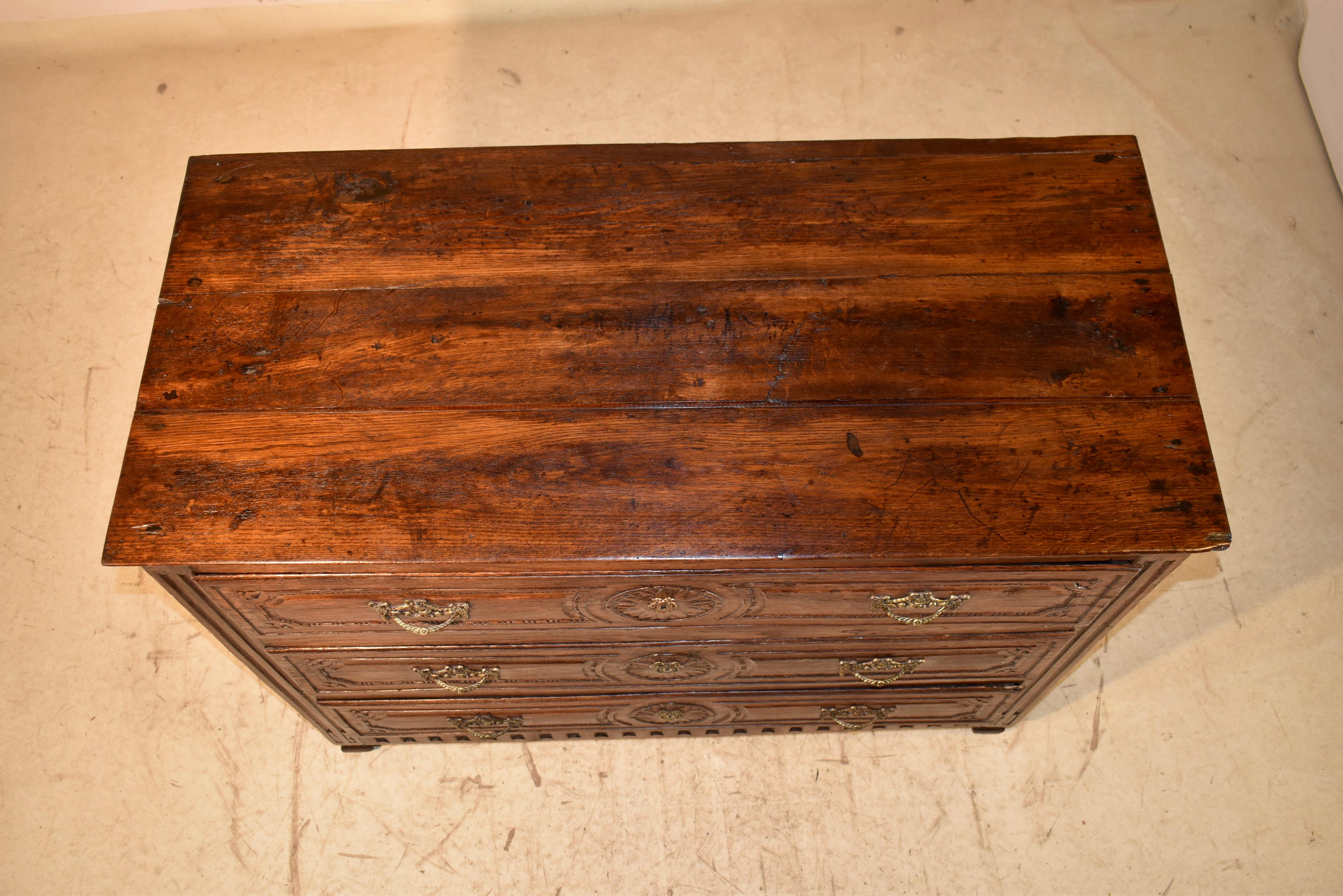 Late 18th Century Directoire Provençal Oak Commode For Sale 8