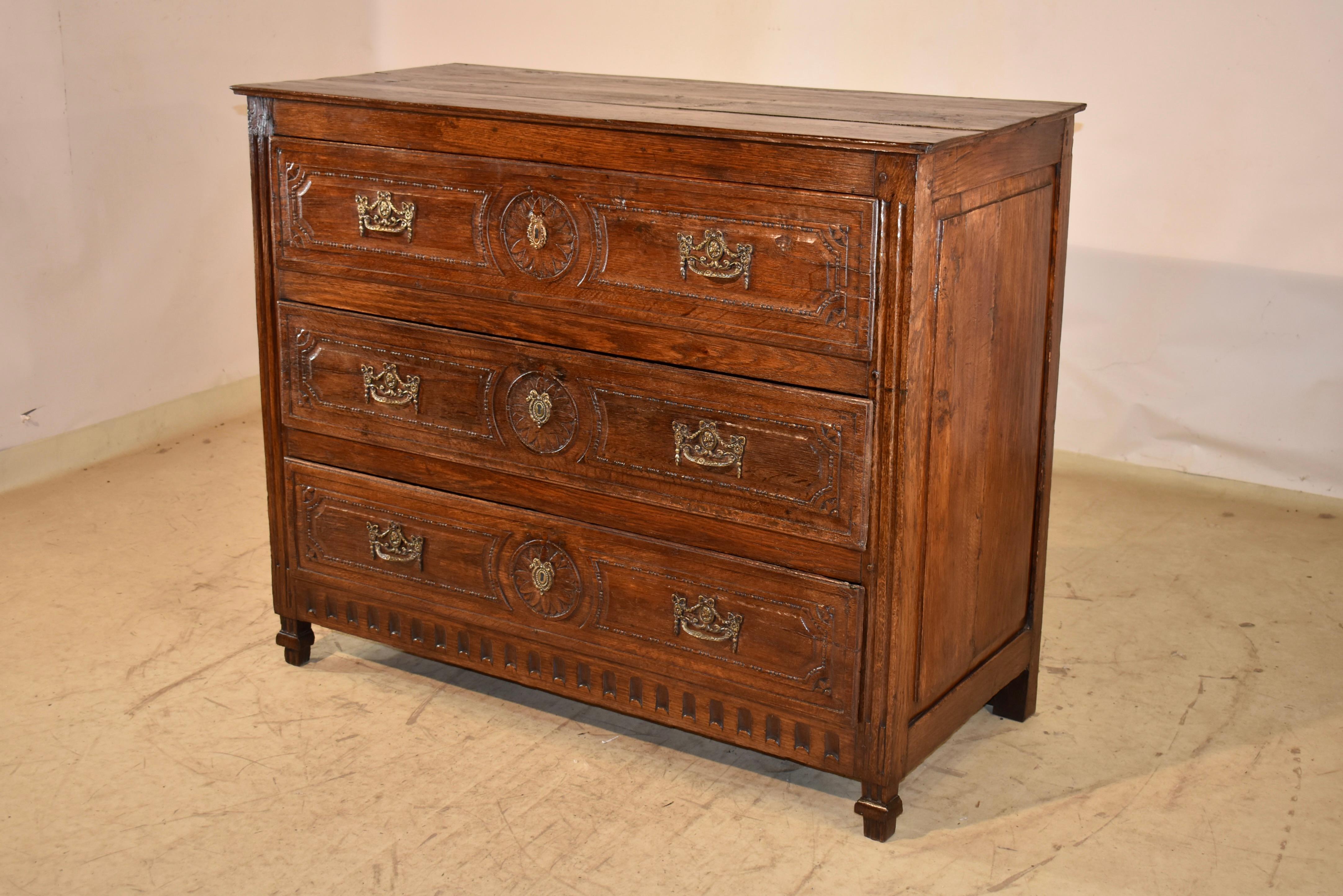 Late 18th Century Directoire Provençal Oak Commode In Good Condition For Sale In High Point, NC