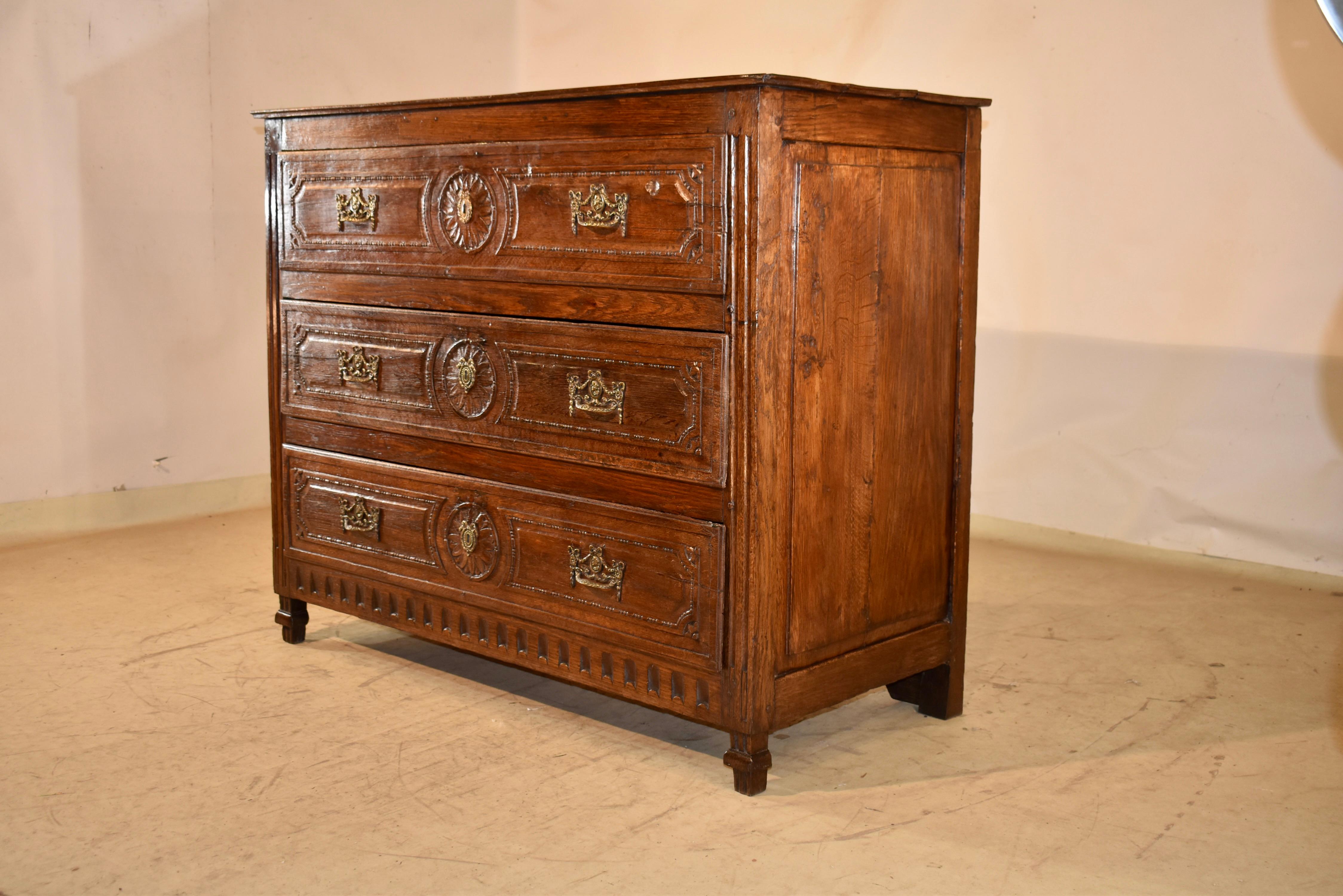 Late 18th Century Directoire Provençal Oak Commode For Sale 1