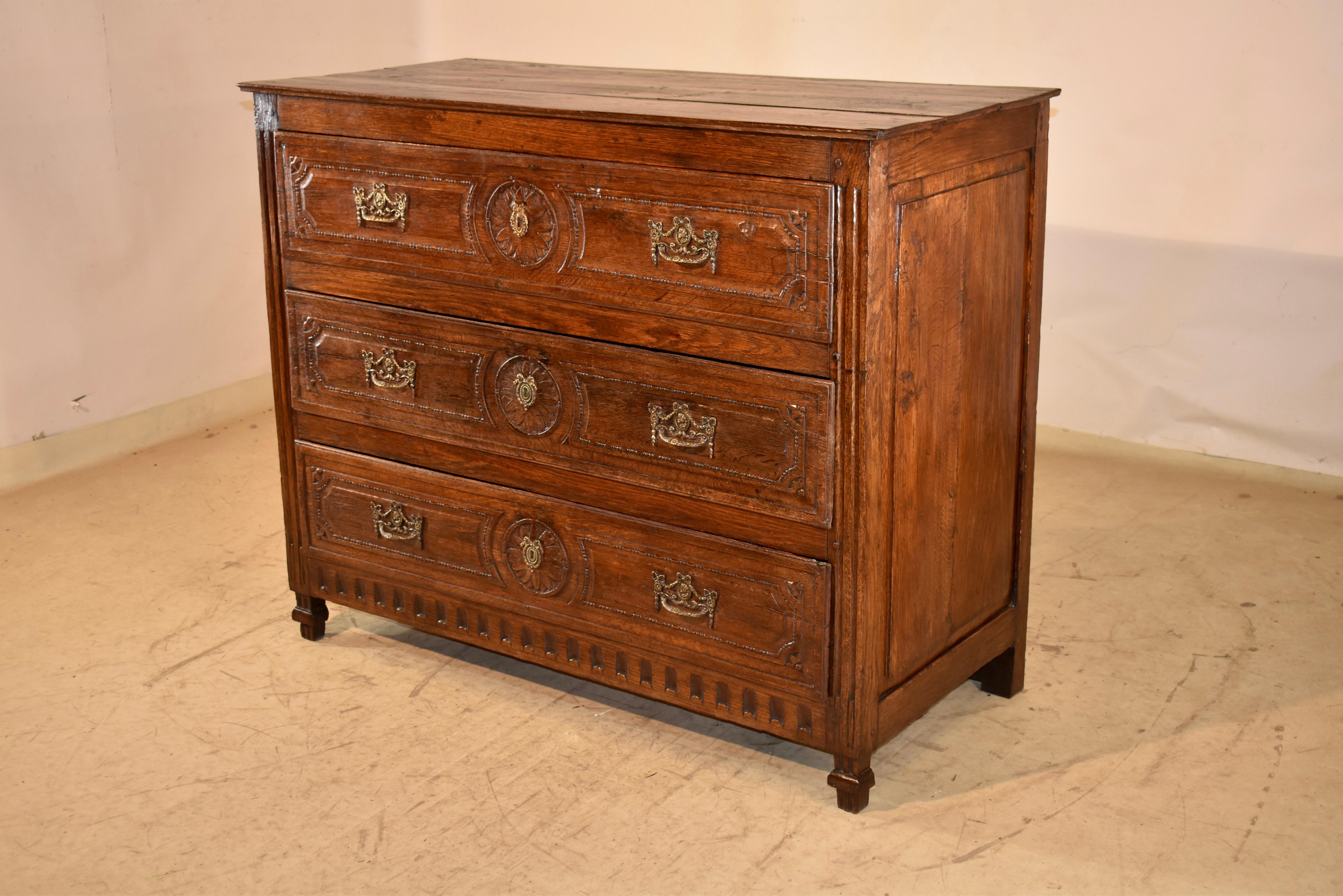 Late 18th Century Directoire Provençal Oak Commode For Sale 2