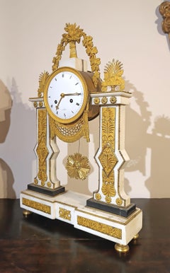 RELOJ DE TEMPLO DIRECTOIRE DE FONDO DEL SIGLO XVIII