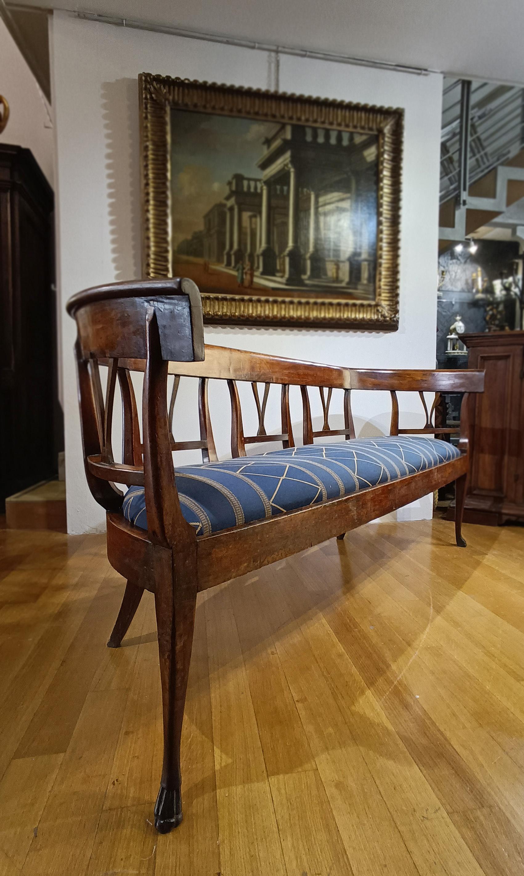 Directoire FAUTEUIL EN NOYER DIRECTOIRE DE LA FIN DU 18e SIÈCLE en vente