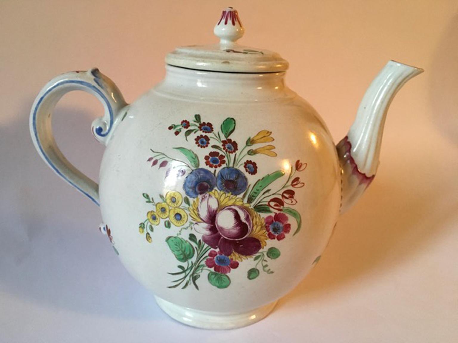 Italy Late 18th Century Doccia Richard Ginori Porcelain Tea Pot Floral Drawings For Sale 7