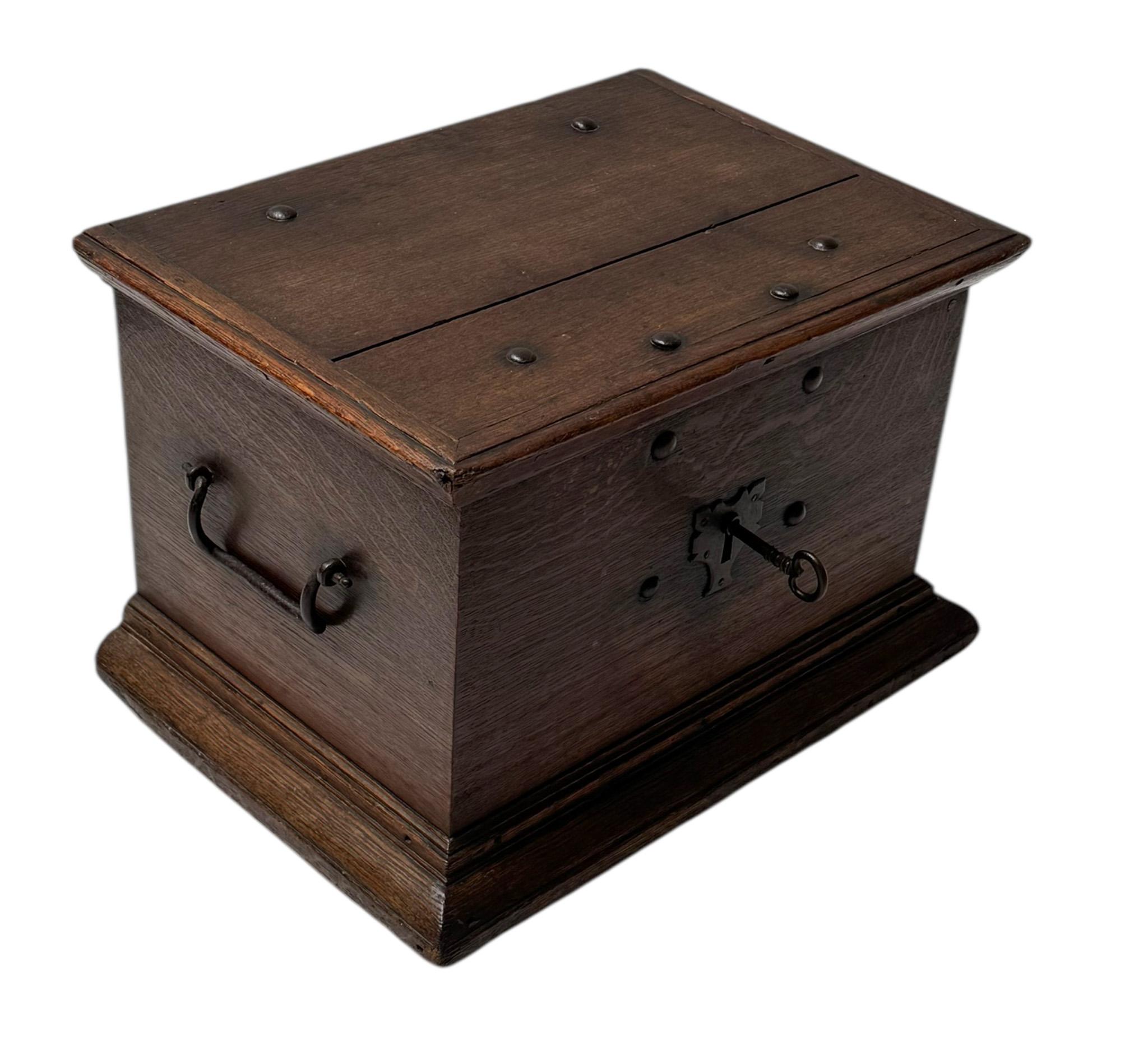 Iron Late 18th Century Dutch Colonial Oak Decorative Box For Sale