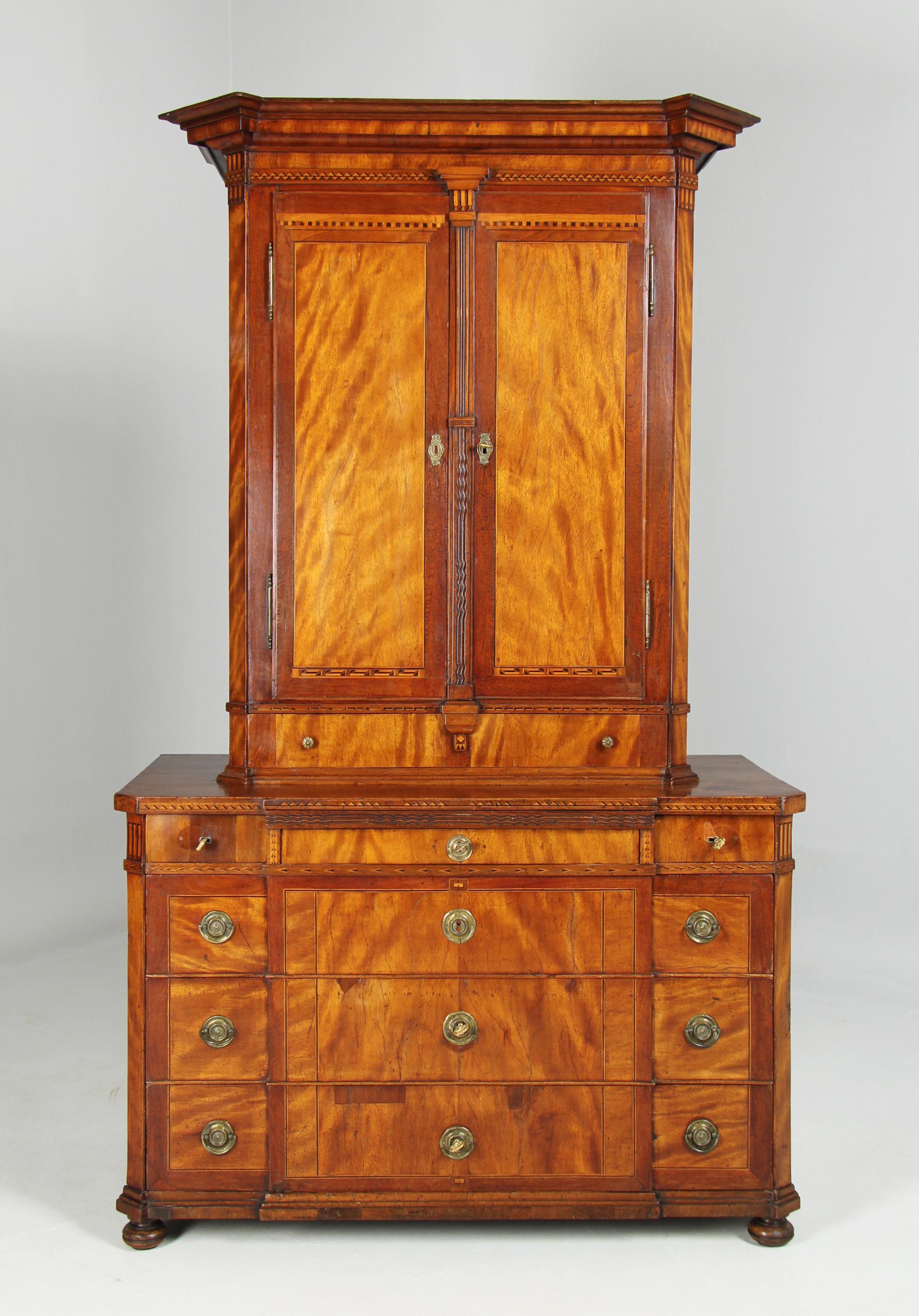 Late 18th Century Dutch Louis XVI Top Mounted Chest with Marquetry, circa 1780 For Sale 6