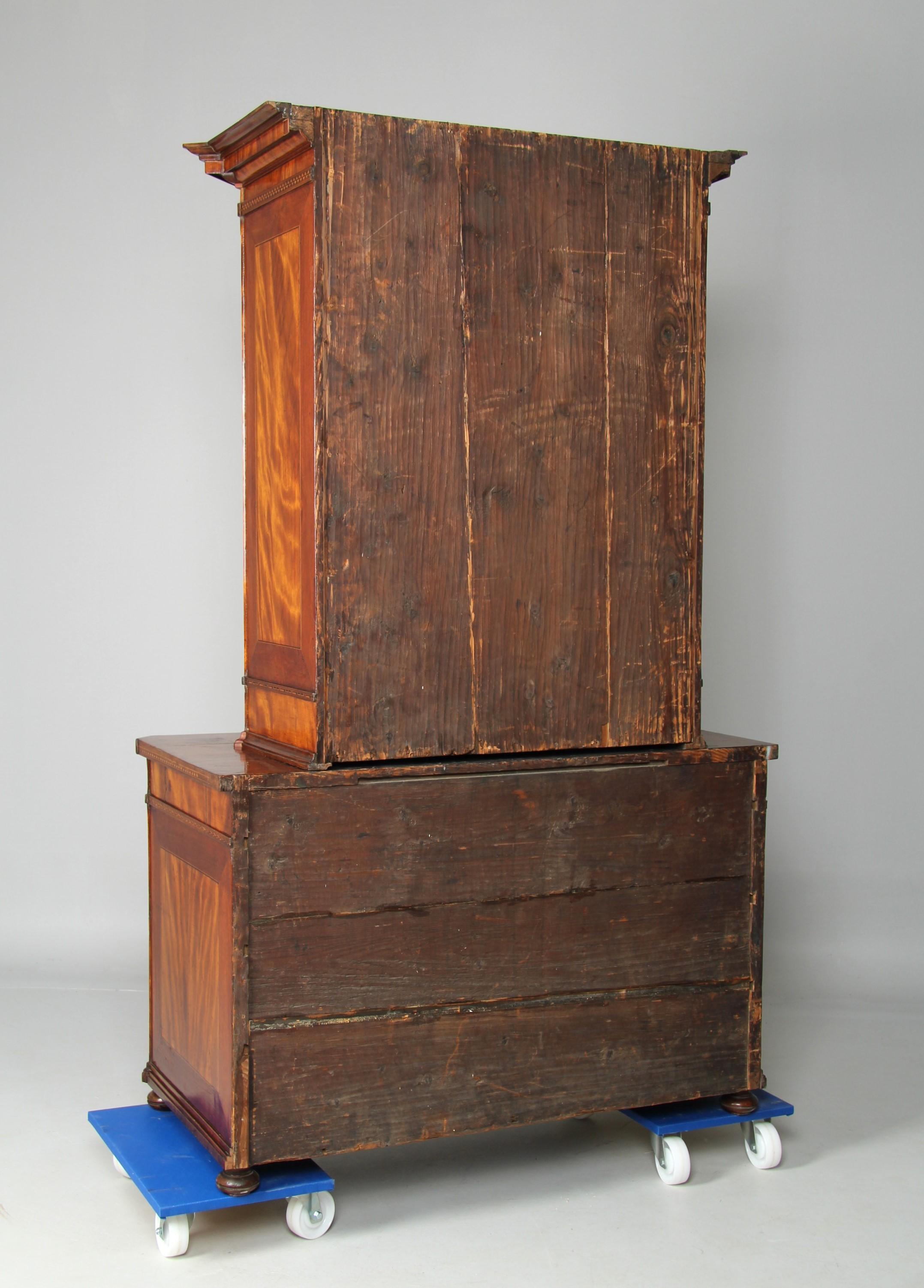 Late 18th Century Dutch Louis XVI Top Mounted Chest with Marquetry, circa 1780 For Sale 11