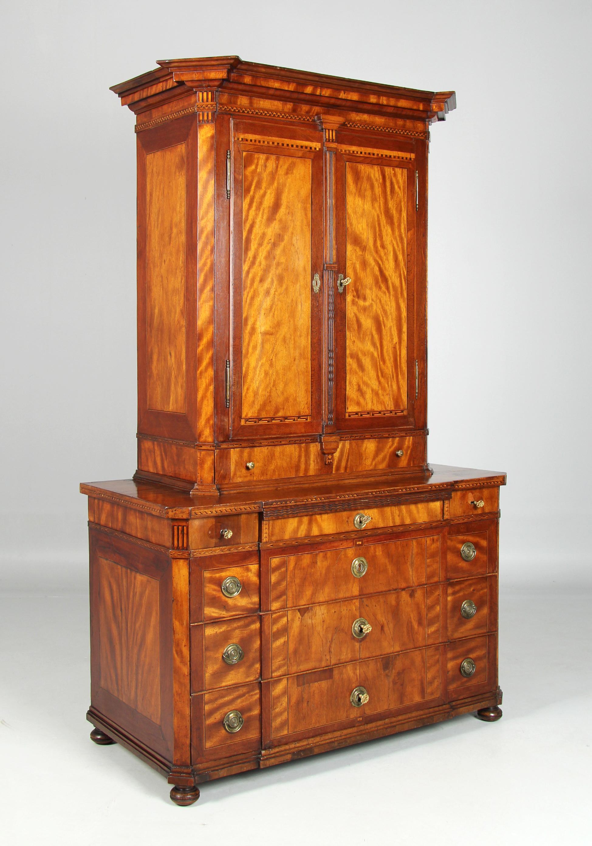 Louis XVI top-mounted furniture in patina condition

The Netherlands
Satinwood, mahogany and others
Louis XVI around 1780

Dimensions: H x W x D: 203 x 124 x 63 cm

Description:
Chest of drawers on ball feet with corner pilaster strips and a wide
