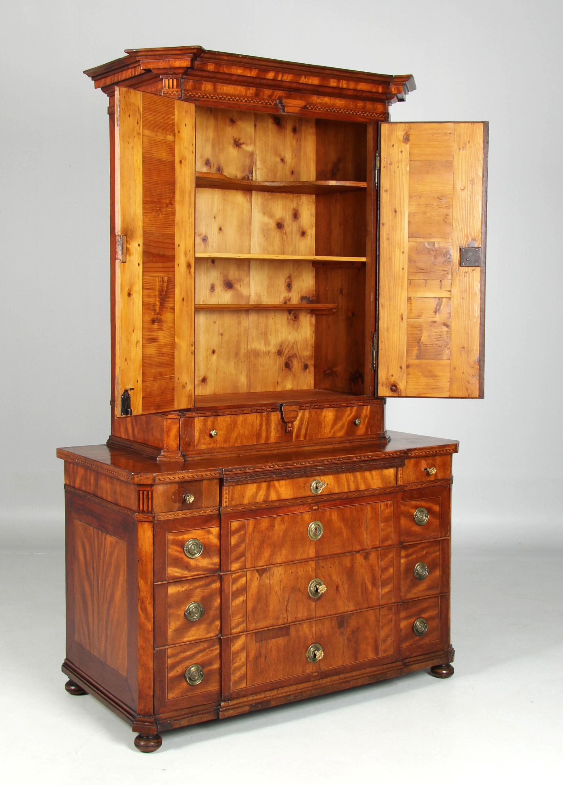 Late 18th Century Dutch Louis XVI Top Mounted Chest with Marquetry, circa 1780 For Sale 1