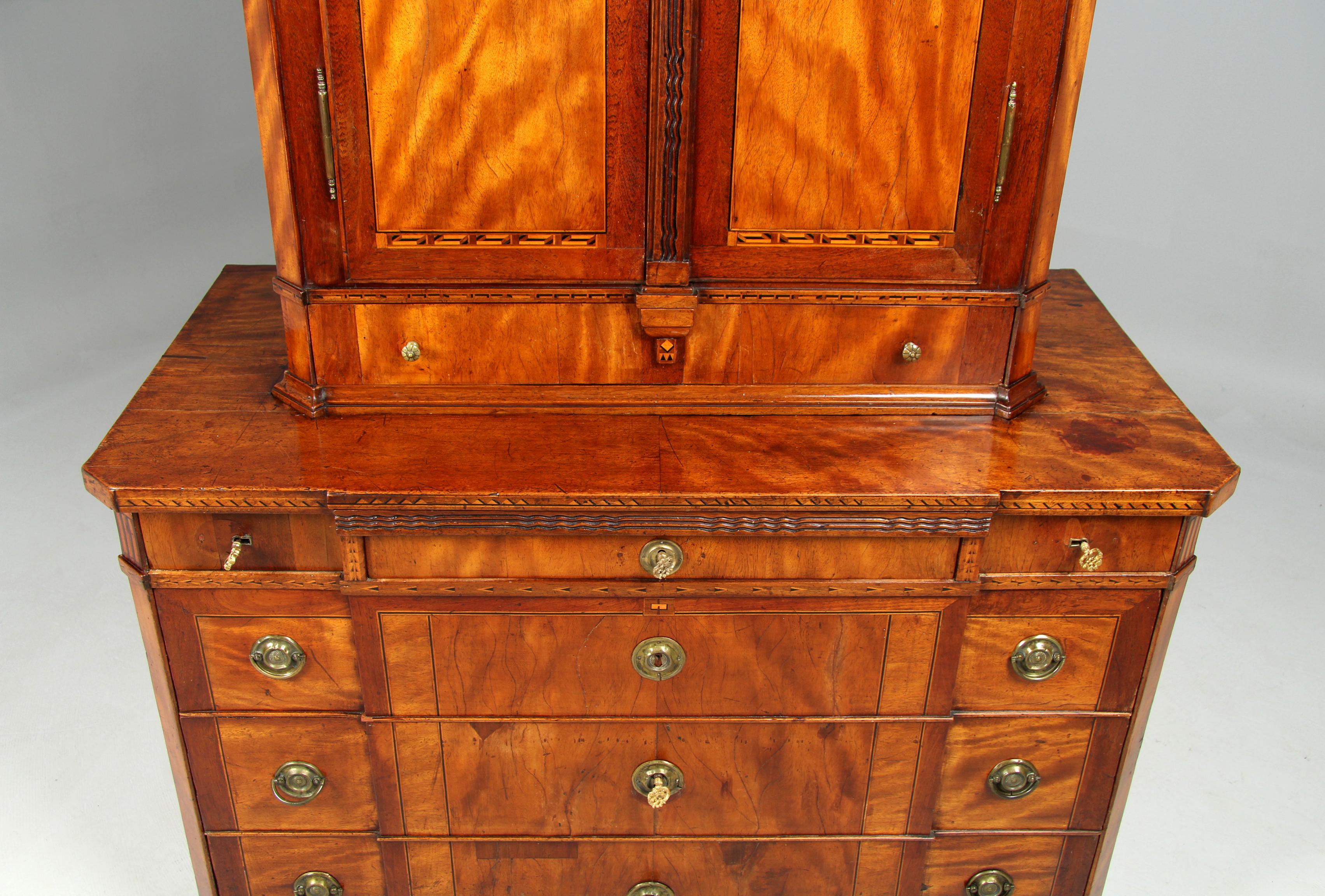 Cassettone Luigi XVI tedesco della fine del XVIII secolo con intarsio, circa 1780 in vendita 1