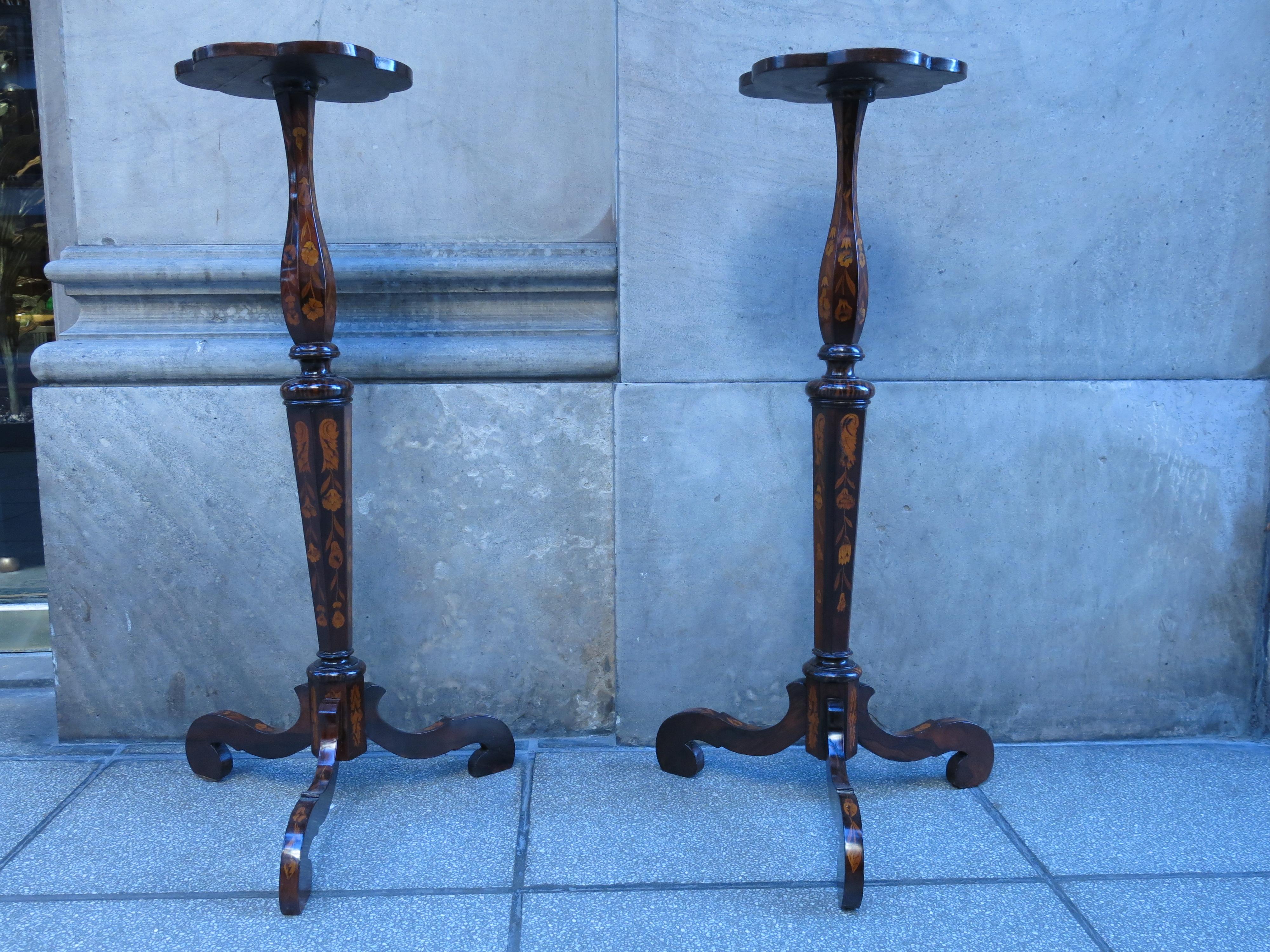 Late 18th Century Dutch Mahogany Marquetry Pair of Pedestals In Good Condition For Sale In CABA, AR
