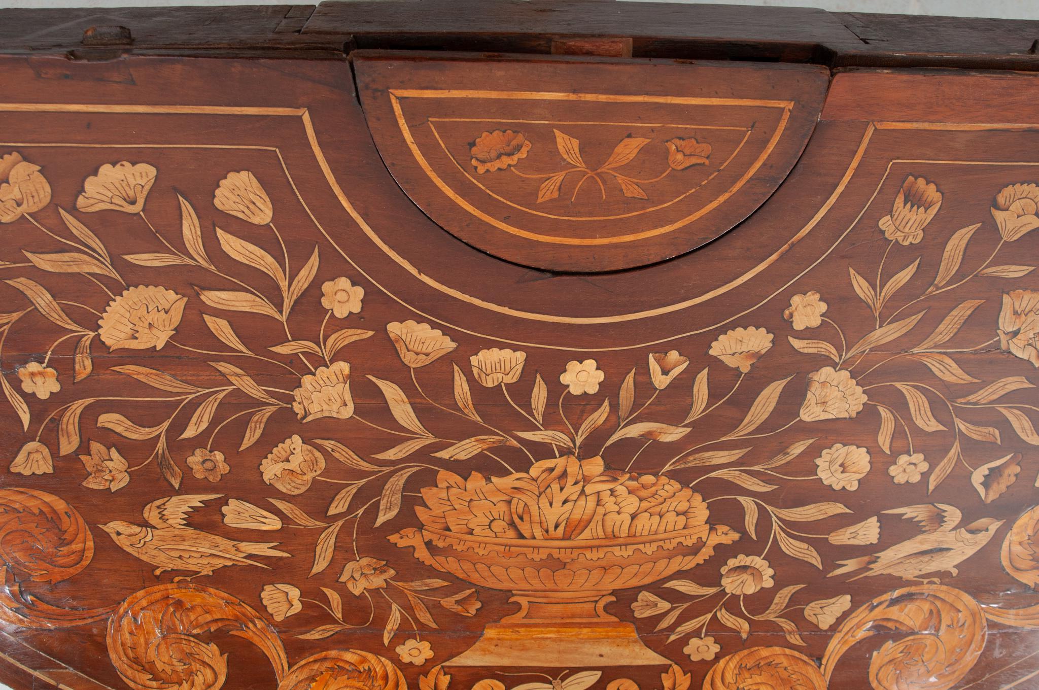 Table de jeu en marqueterie hollandaise de la fin du XVIIIe siècle en vente 1