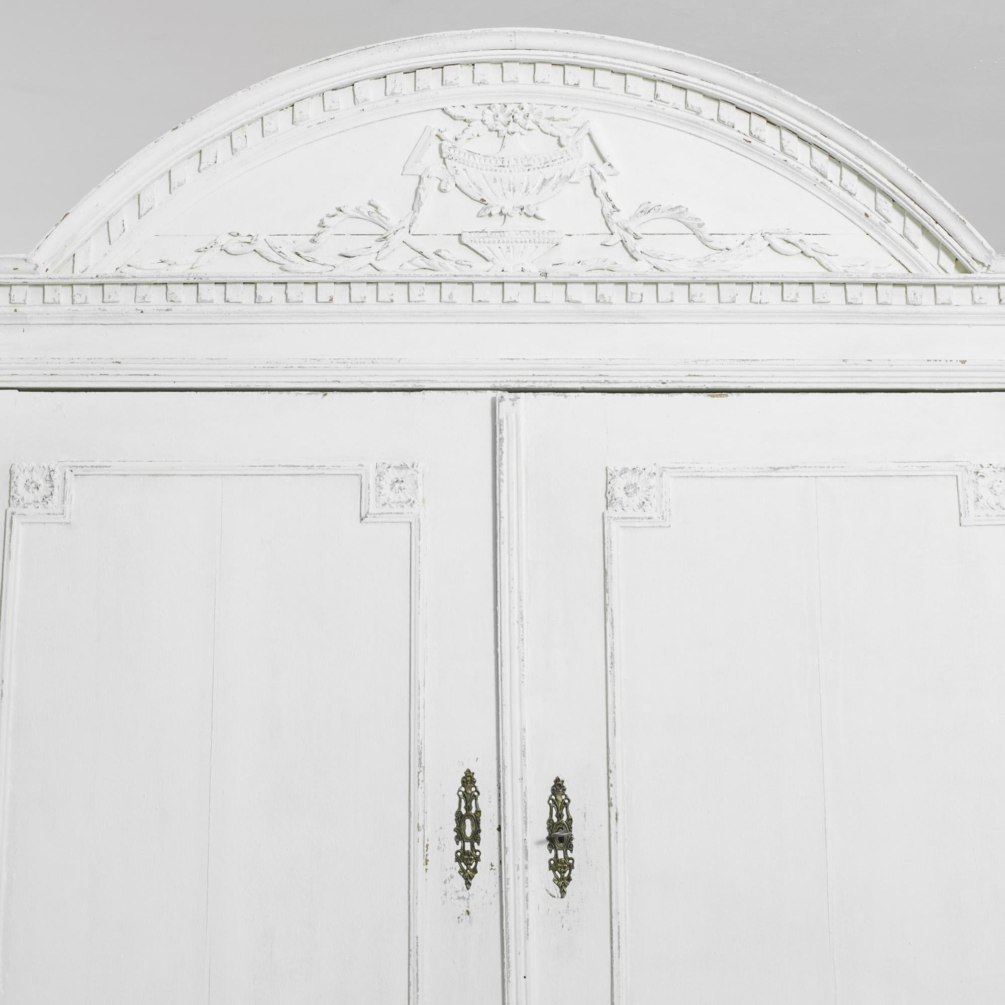 Late 18th Century Dutch White Patinated Wooden Armoire In Good Condition In High Point, NC