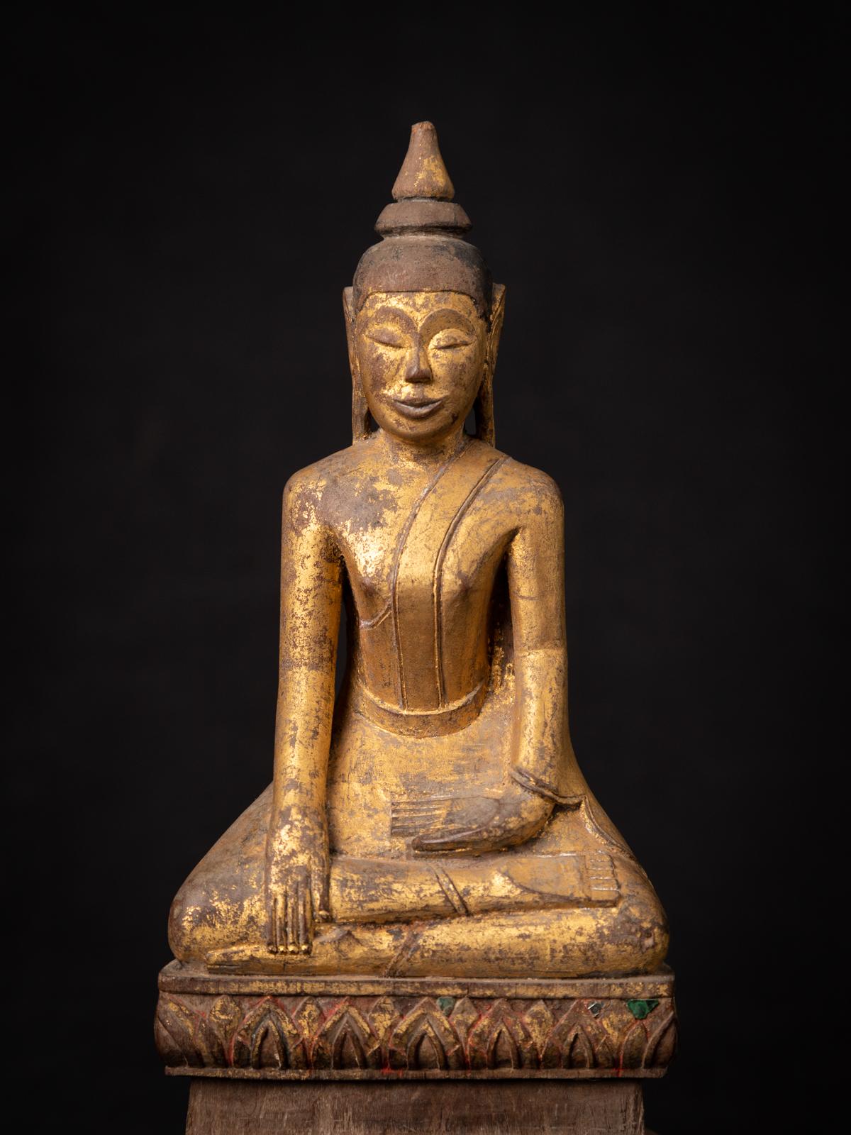 Late 18th Century - Early 19th Century Antique wooden Thai Buddha statue 4
